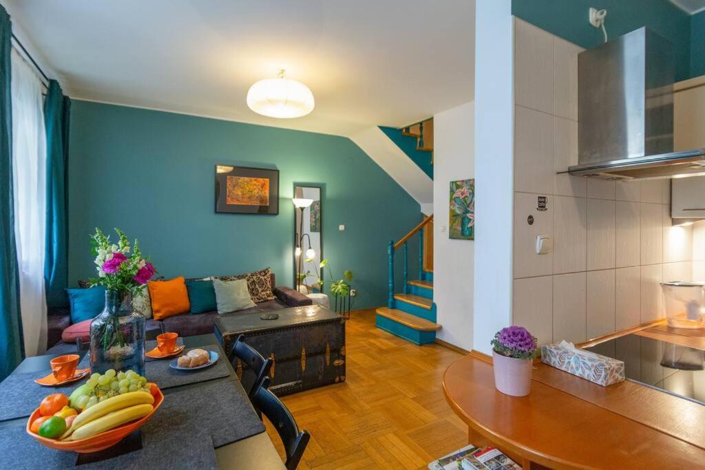 Domus Krakowski 3-bedroom Apt. *