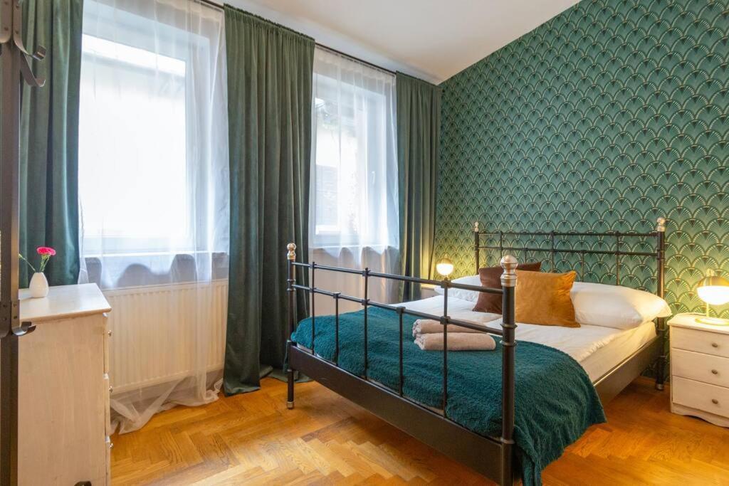 Domus Krakowski 3-bedroom Apt.