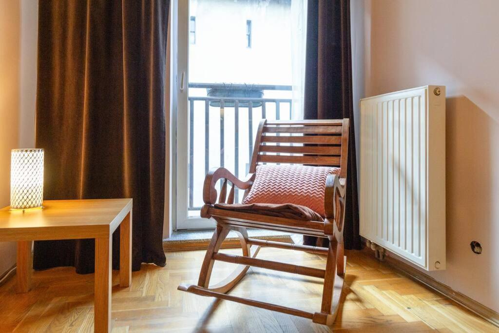 Domus Krakowski 3-bedroom Apt.