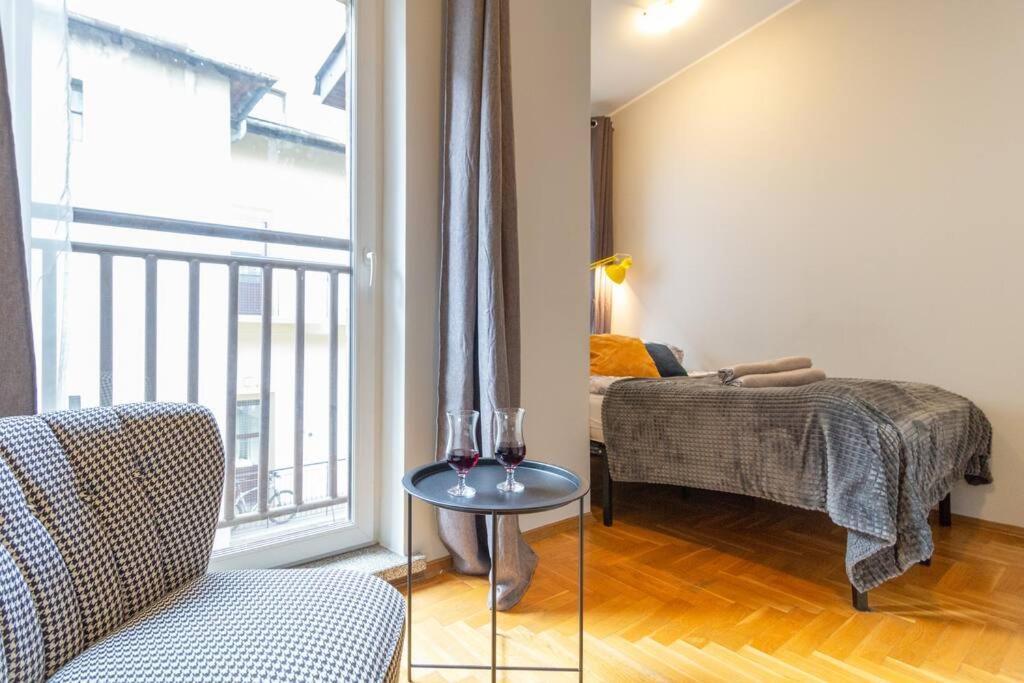 Domus Krakowski 3-bedroom Apt. Apartment