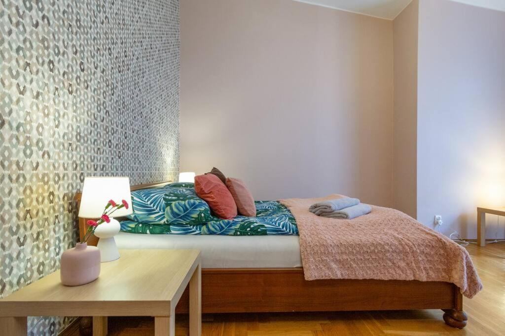 Apartment Domus Krakowski 3-bedroom Apt.