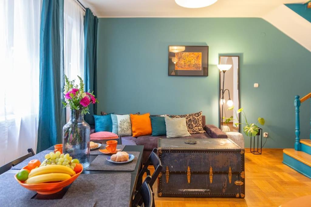 Domus Krakowski 3-bedroom Apt. *