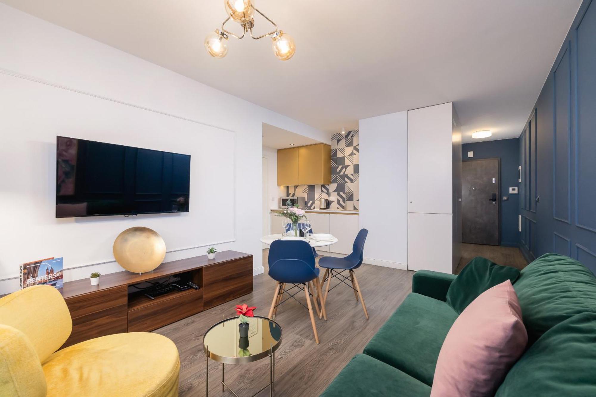 Apartamento Blue And With Bright Pink Bedroom In By Renters Cracóvia