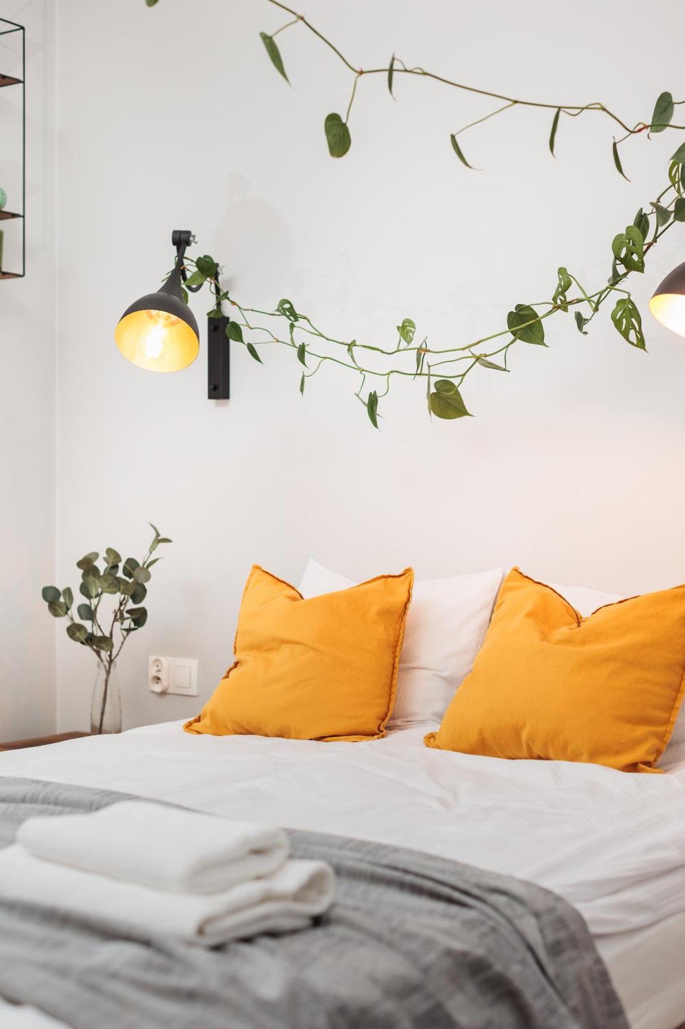 Luminous Loft - Modern Old Town - By Upstairs Apartment *