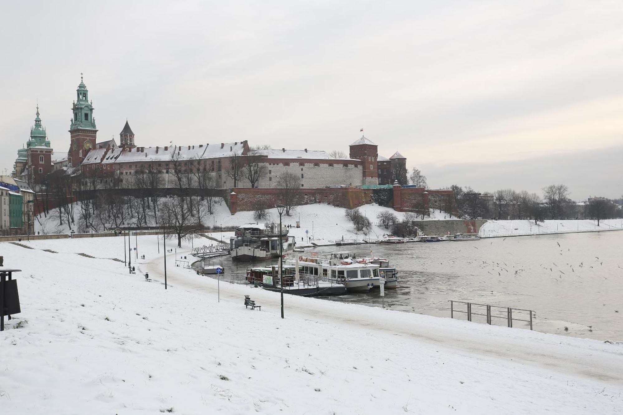 Next To Wawel Castle, Vistula River & Old Town Cracow Cracóvia