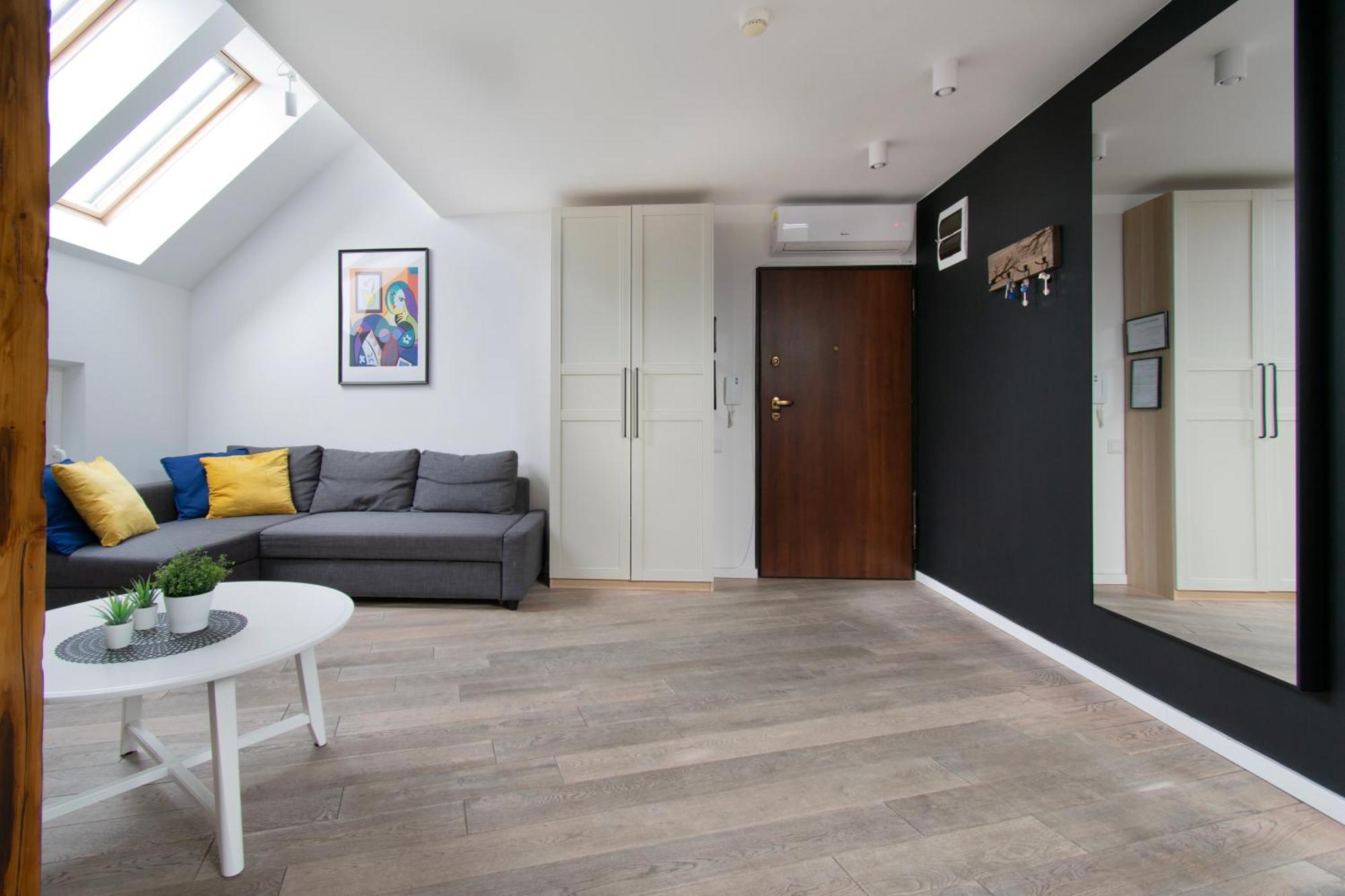 Duplex In The Center Of *