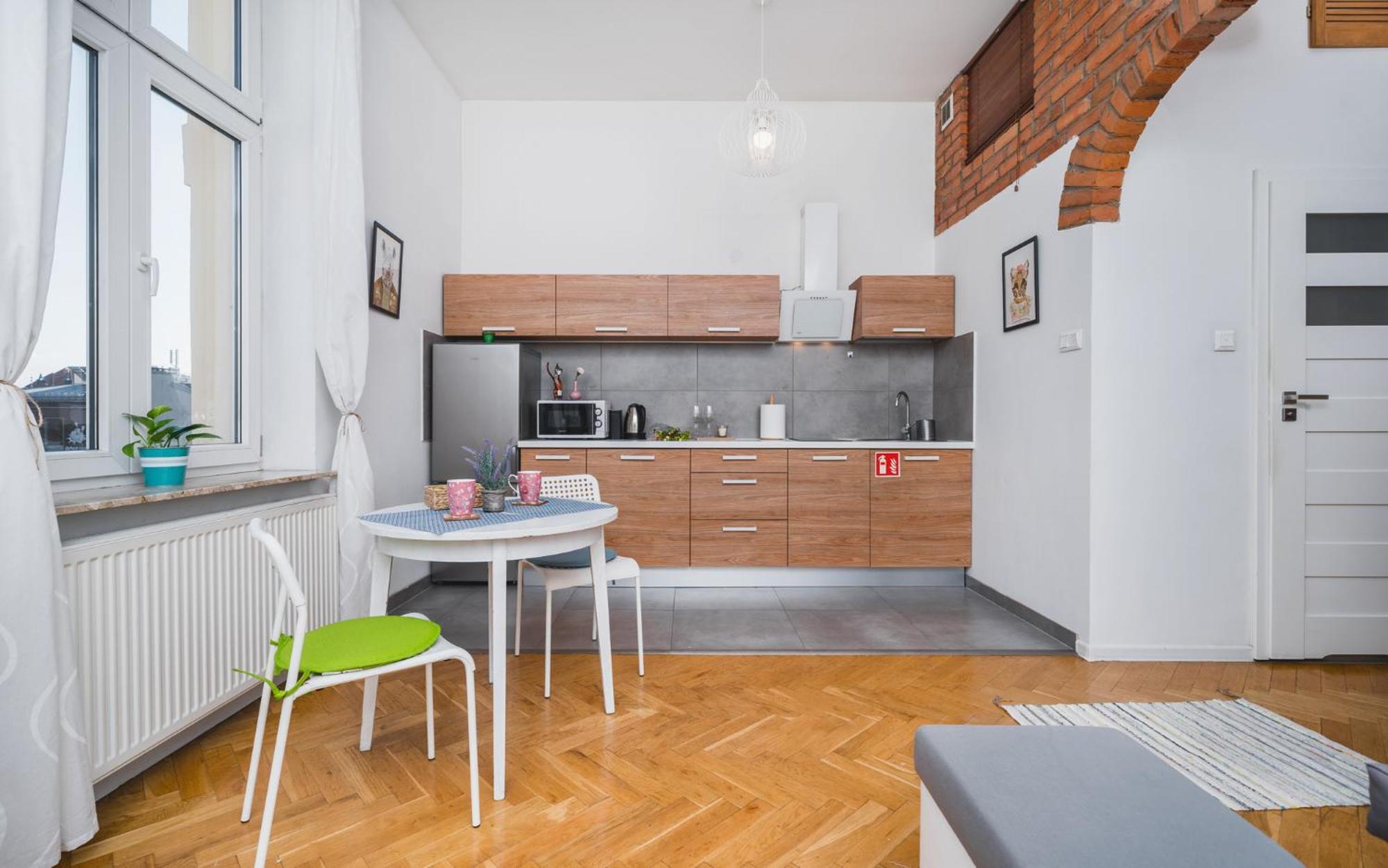 Plac Nowy - The Heart Of Jewish Quarter - By Upstairs Krakau