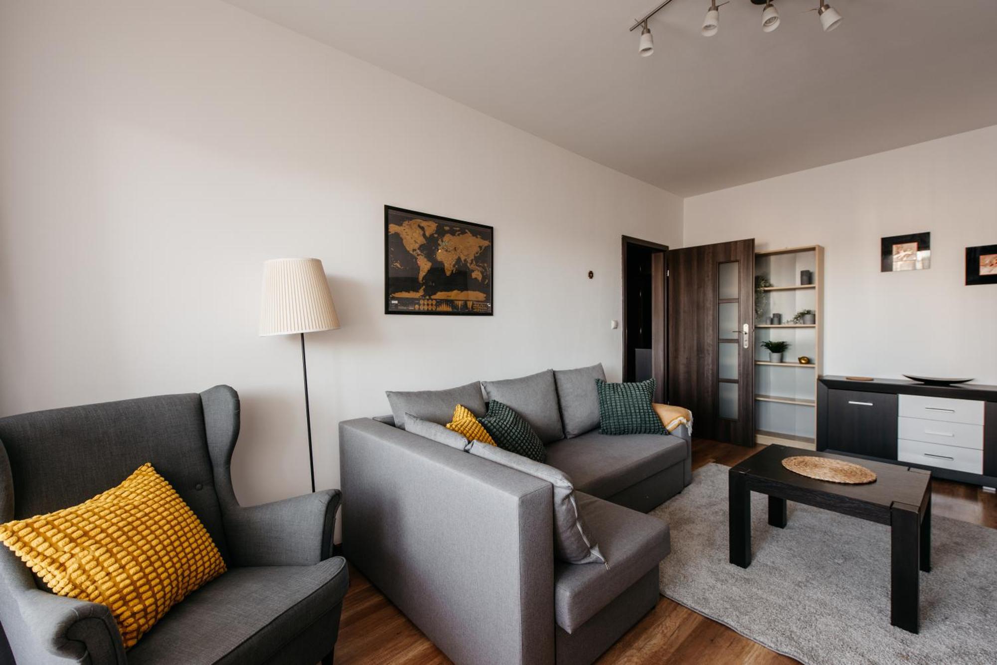 Apartment 2-room With Garage And Air Conditioning In The Center