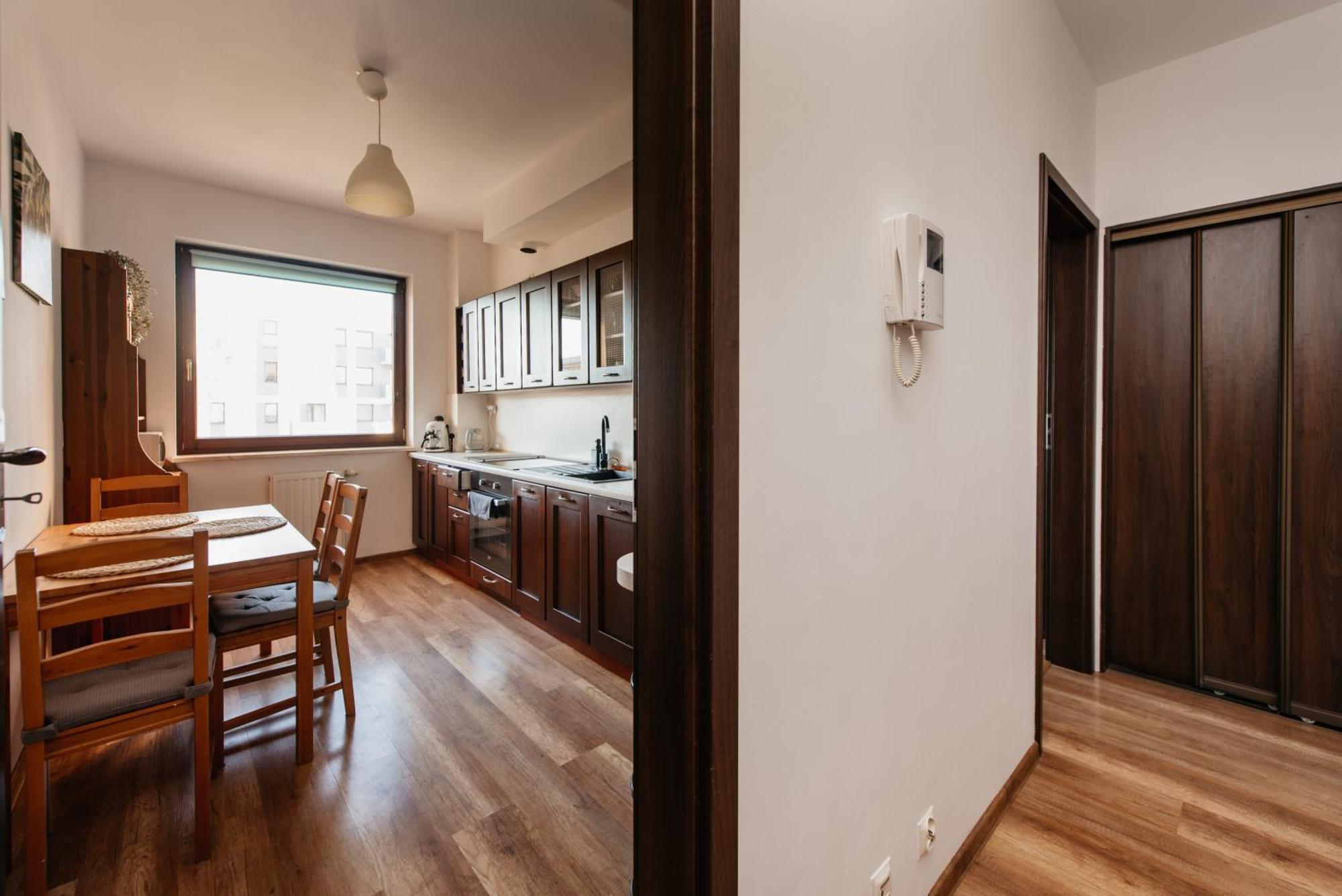2-room With Garage And Air Conditioning In The Center Krakow