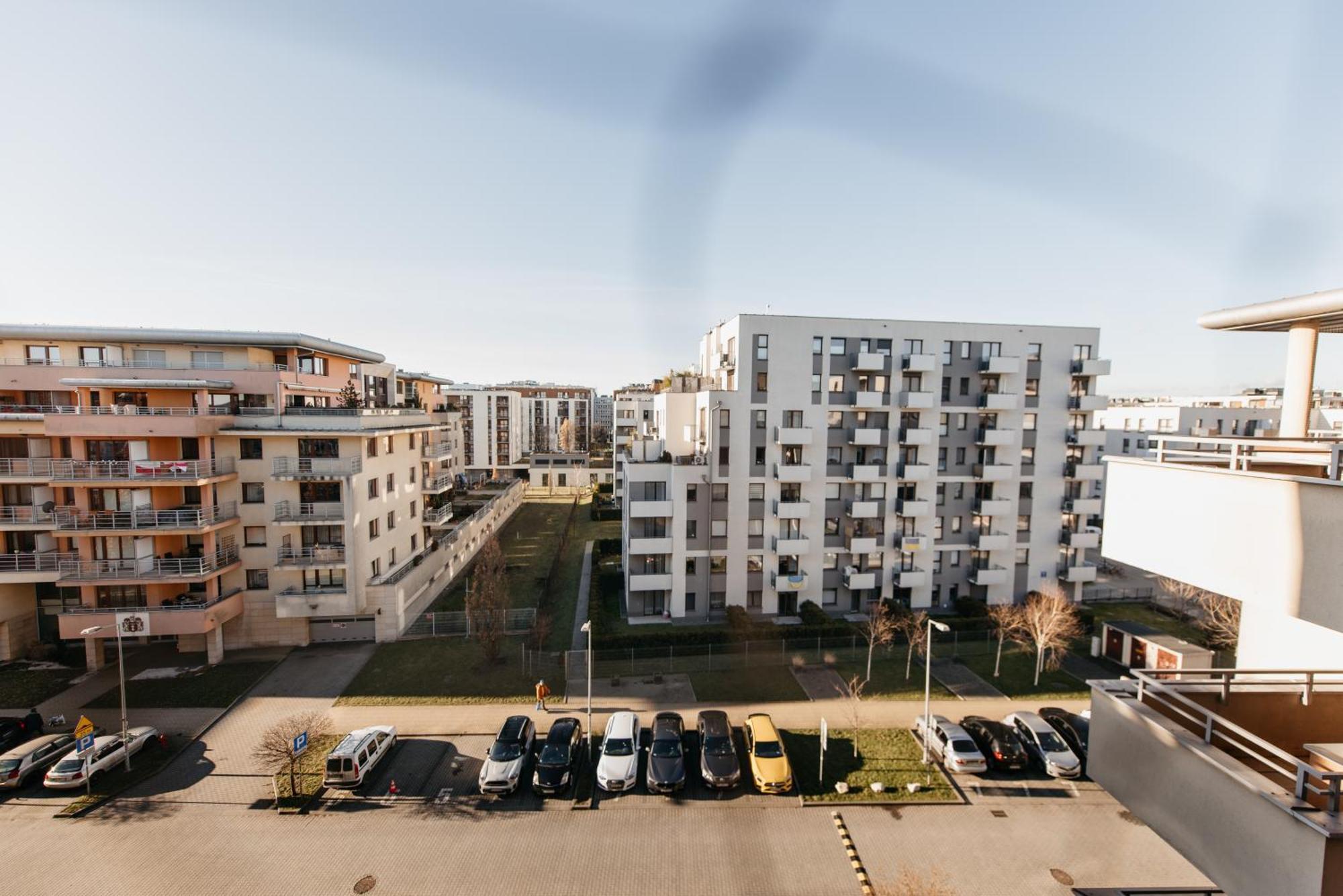 Apartment 2-room With Garage And Air Conditioning In The Center *