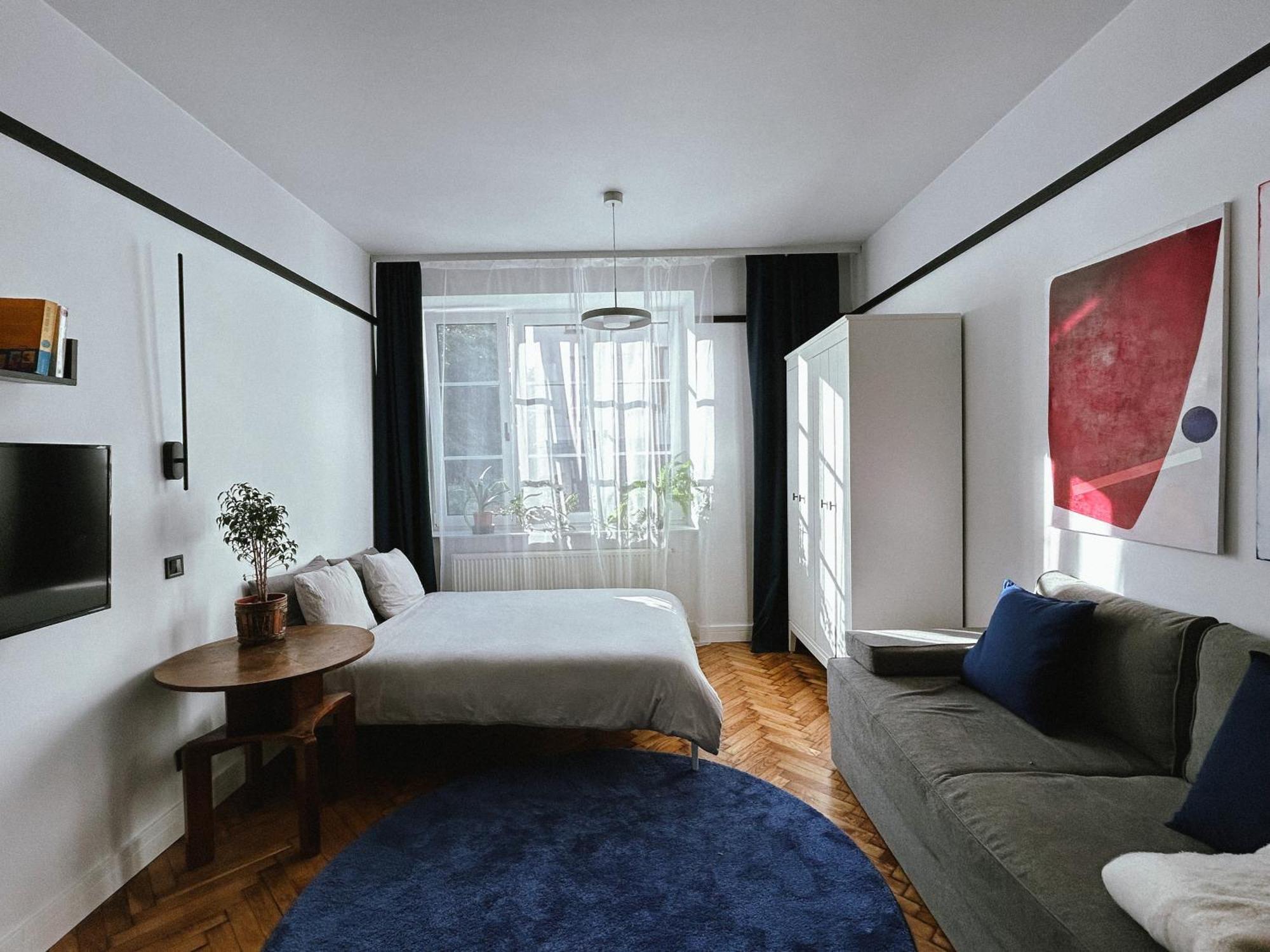 Composition 23 With Blue Circle Apartment *