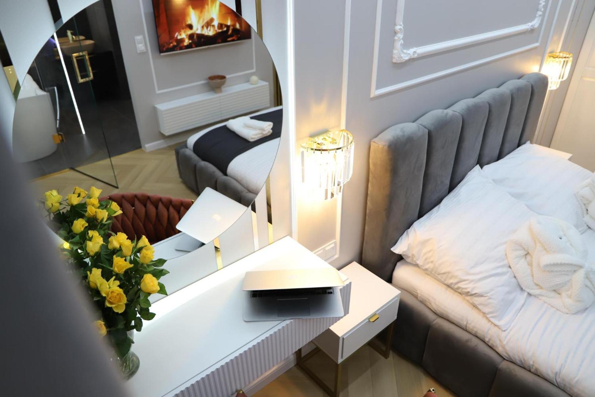 Paris In Cracow Apartment *