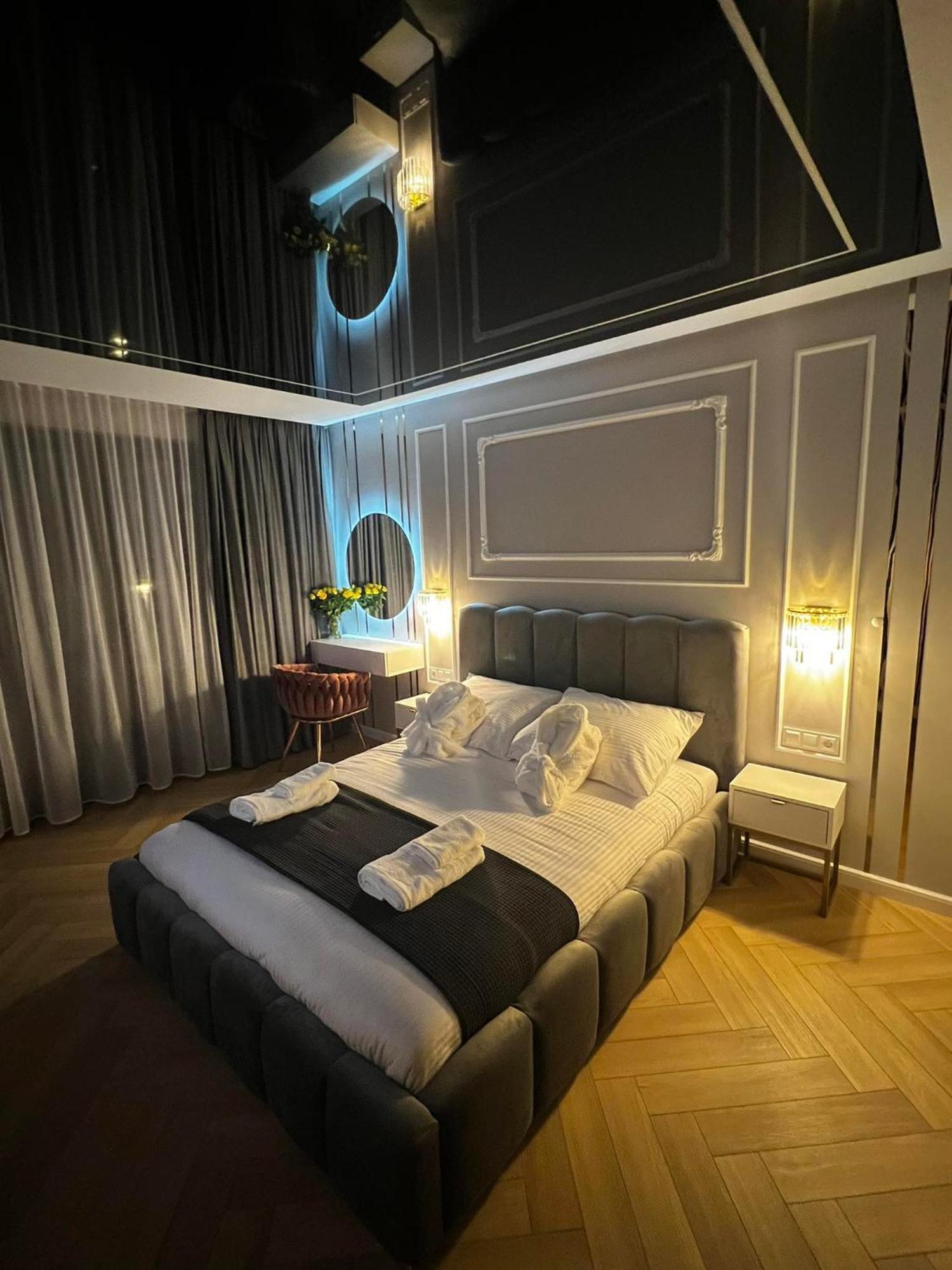 Paris In Cracow Apartment