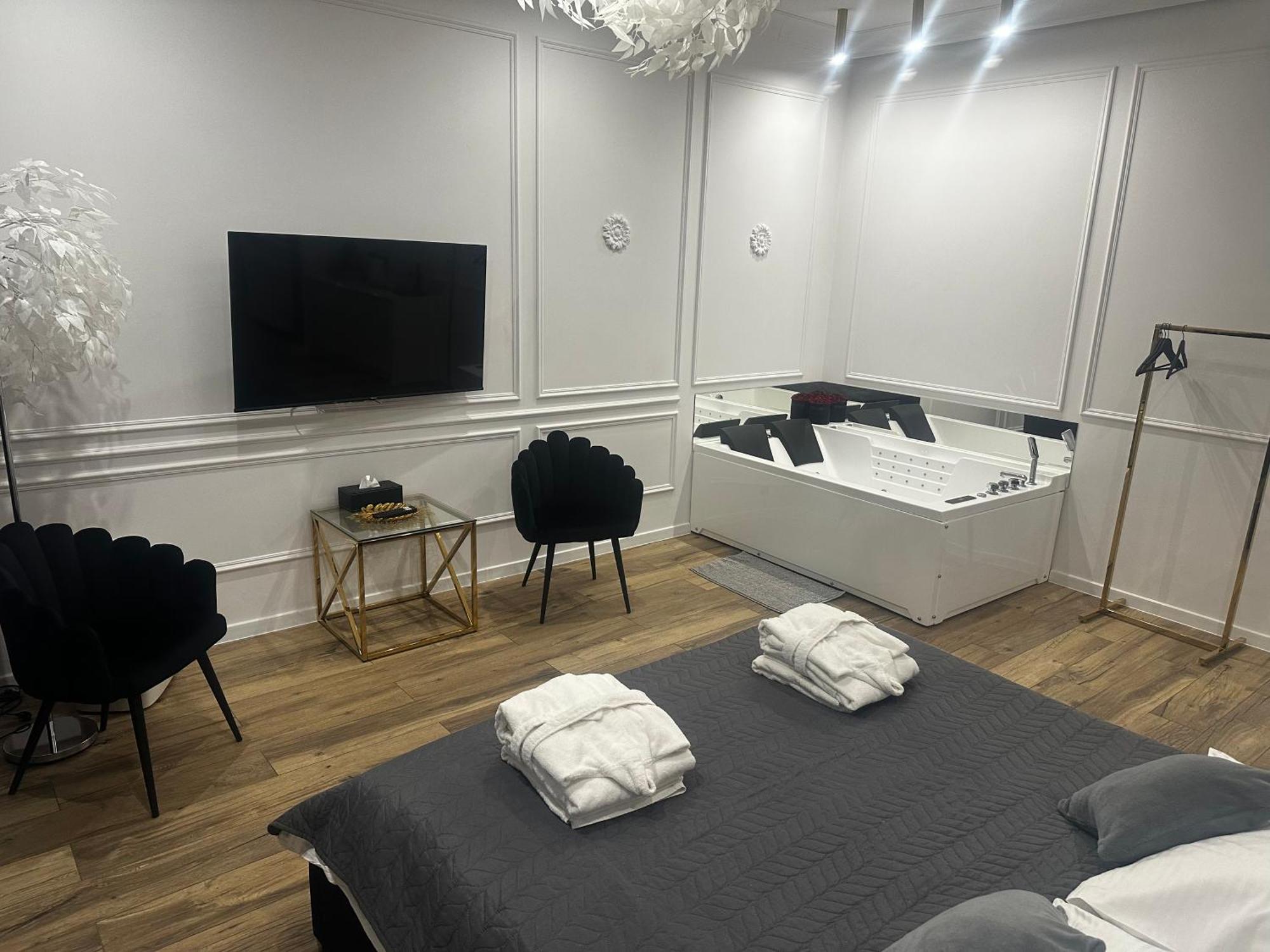 Shine Prywatne Jacuzzi Starowislna