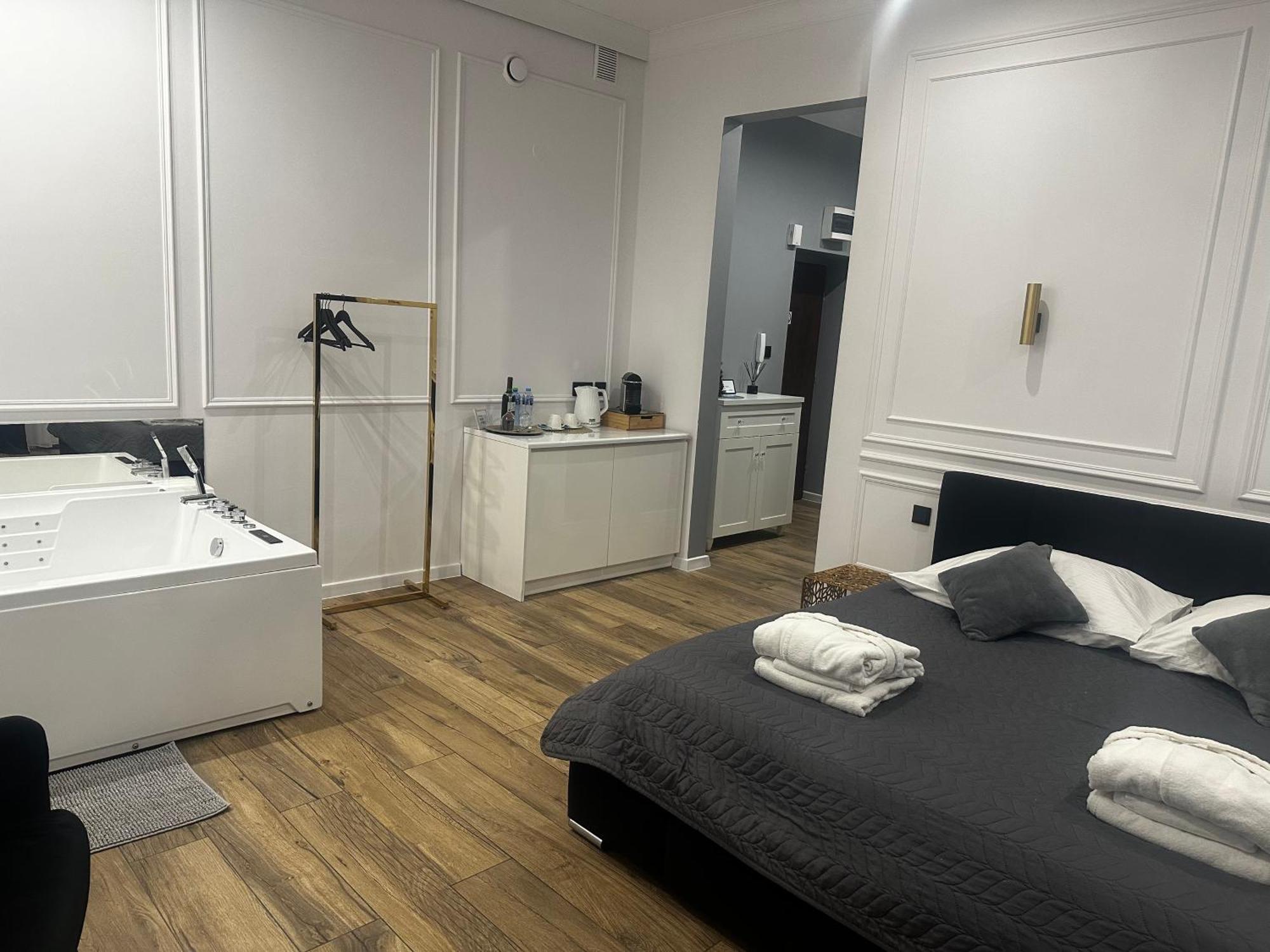 Shine Prywatne Jacuzzi Starowislna *