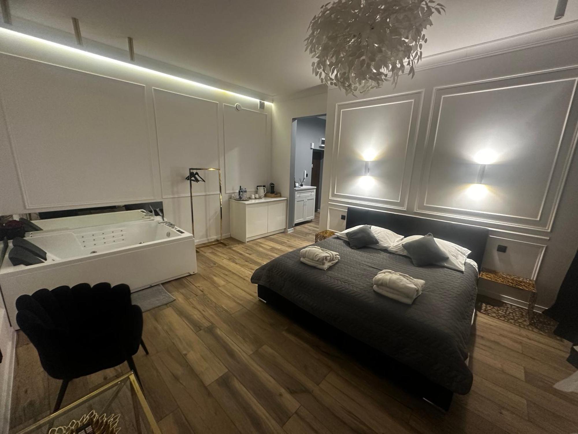 Shine Prywatne Jacuzzi Starowislna