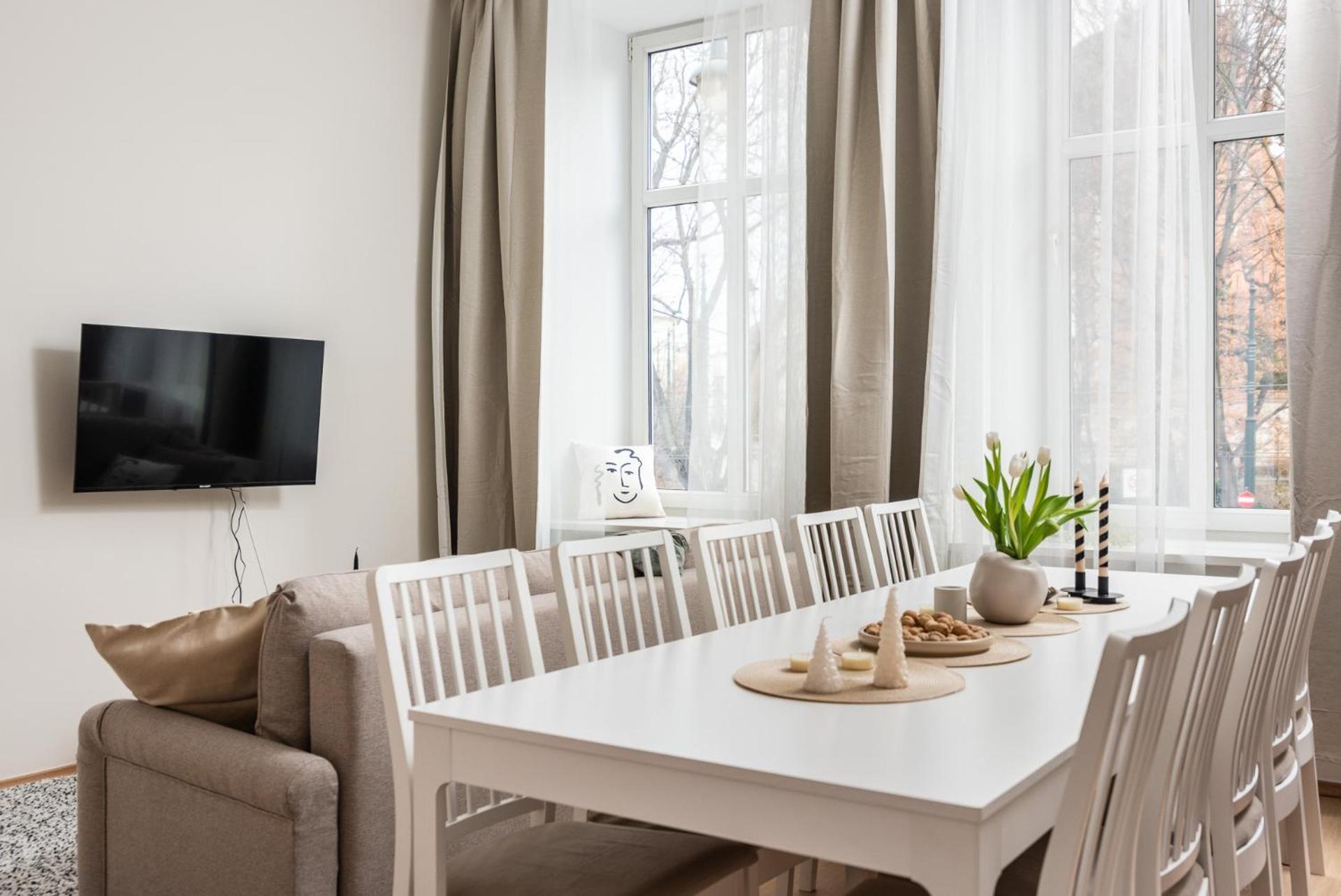 Modern Centrally Located - By Upstairs Krakow