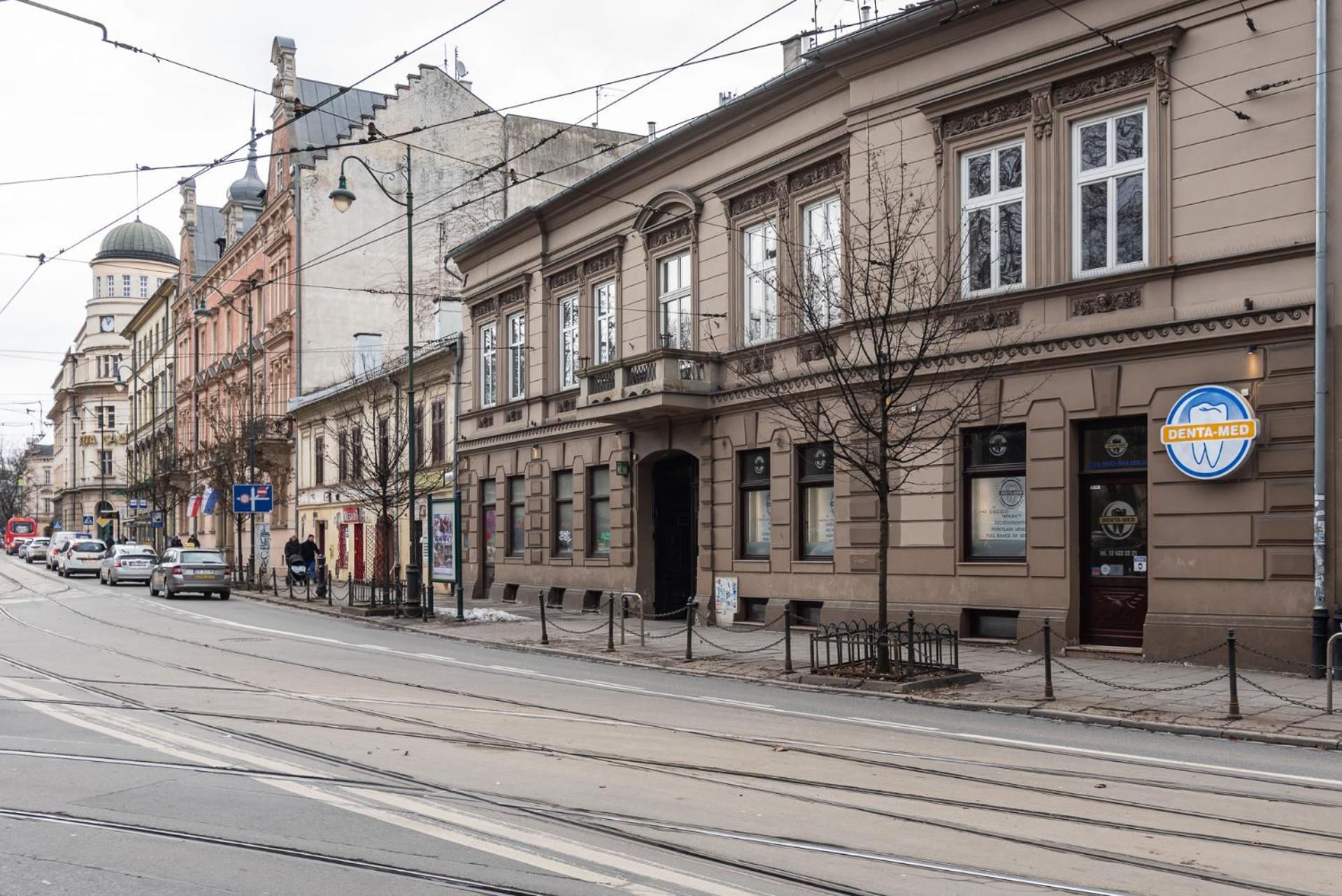 Modern Centrally Located - By Upstairs Apartment *