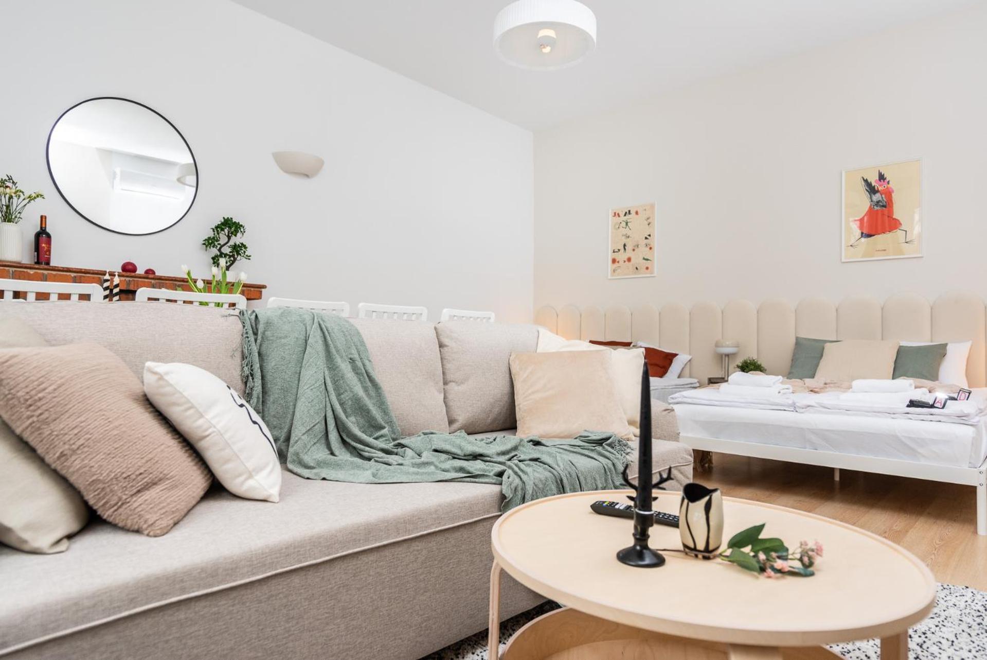 Modern Centrally Located - By Upstairs Apartment Krakow
