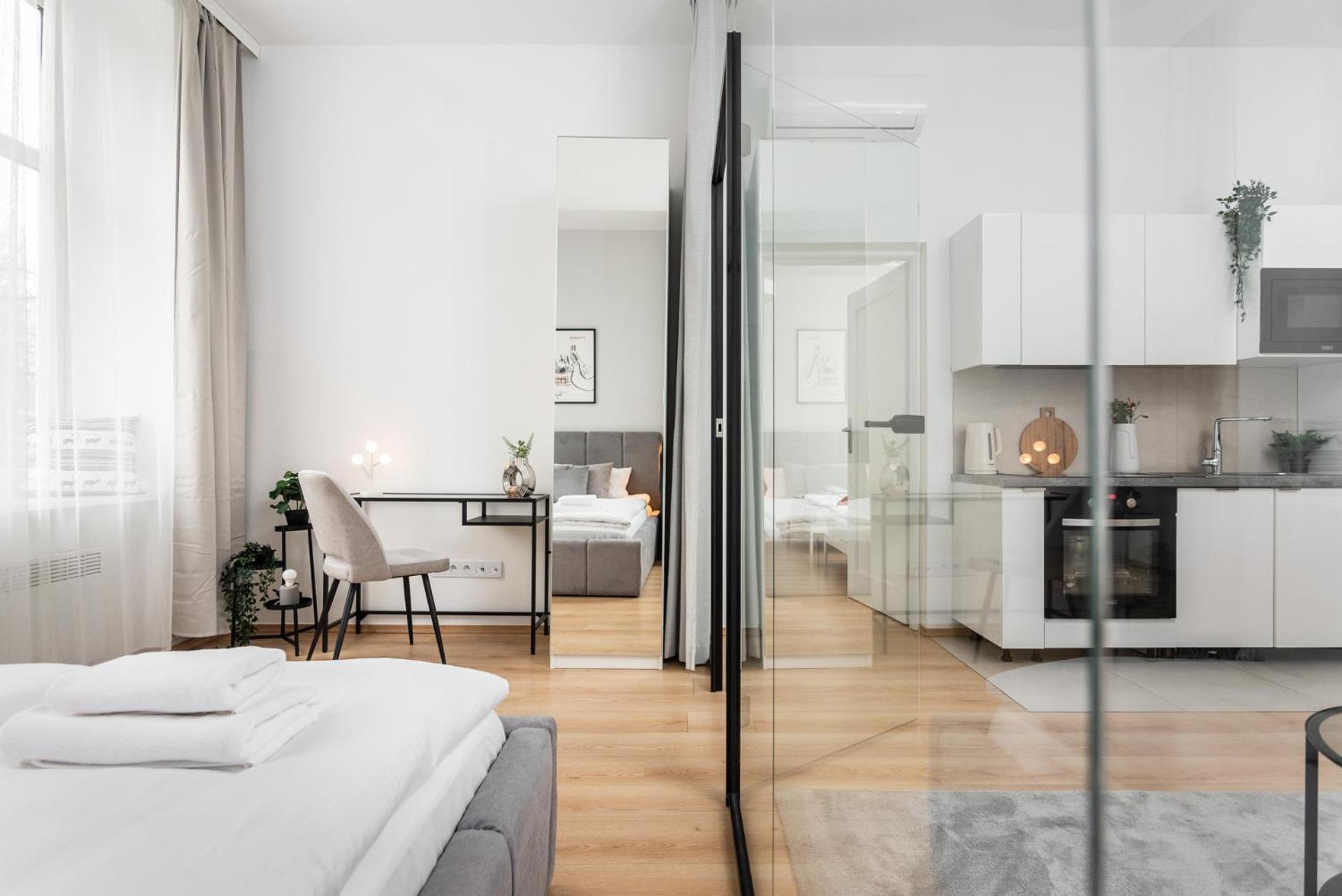 Modern Centrally Located - By Upstairs Apartment Krakow