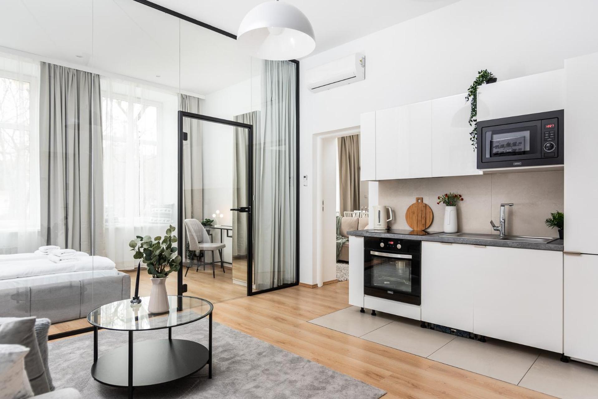 Modern Centrally Located - By Upstairs Apartment Krakow