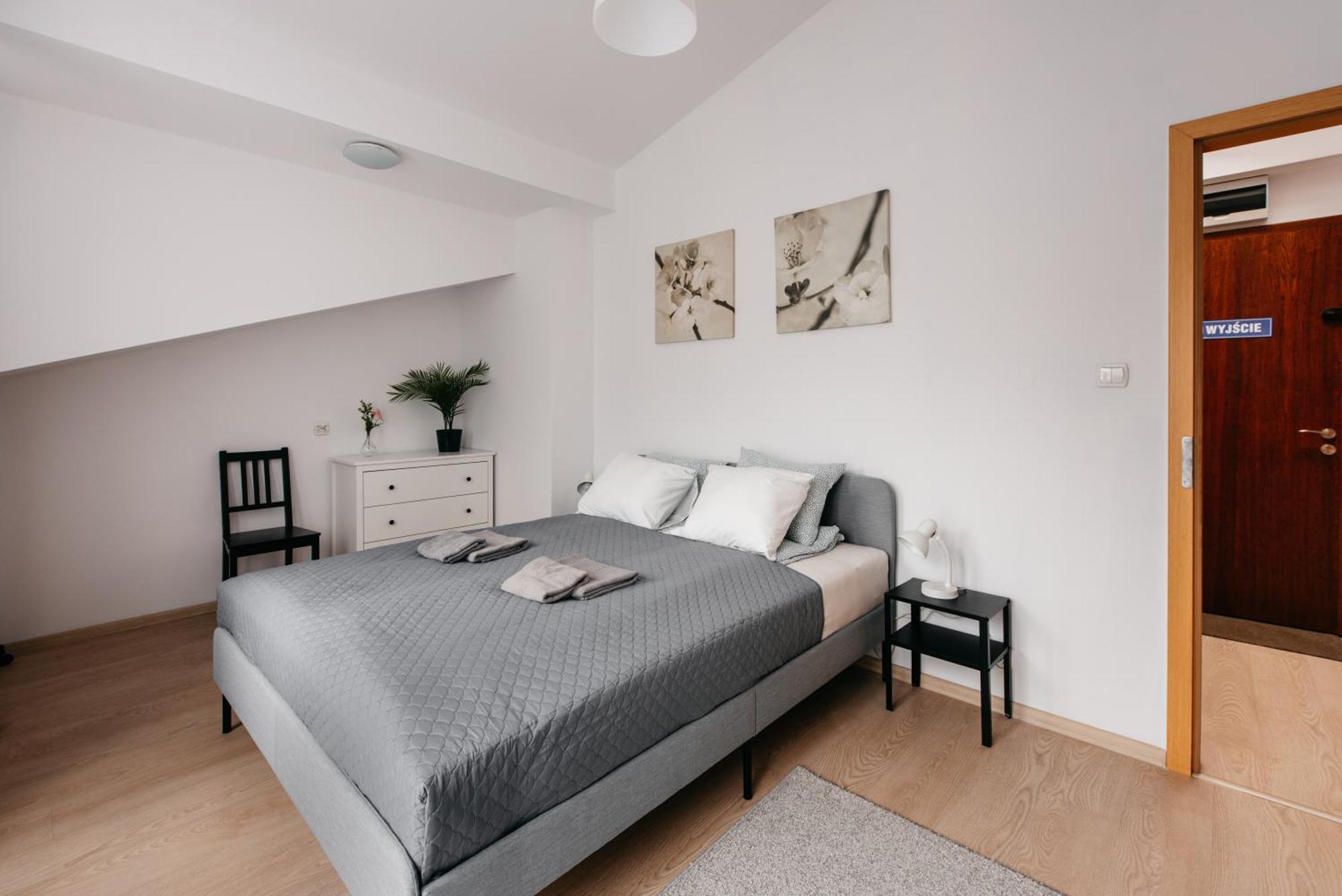Fully-furnished With Air Conditioning For Families, Cracow Old Town Appartement *