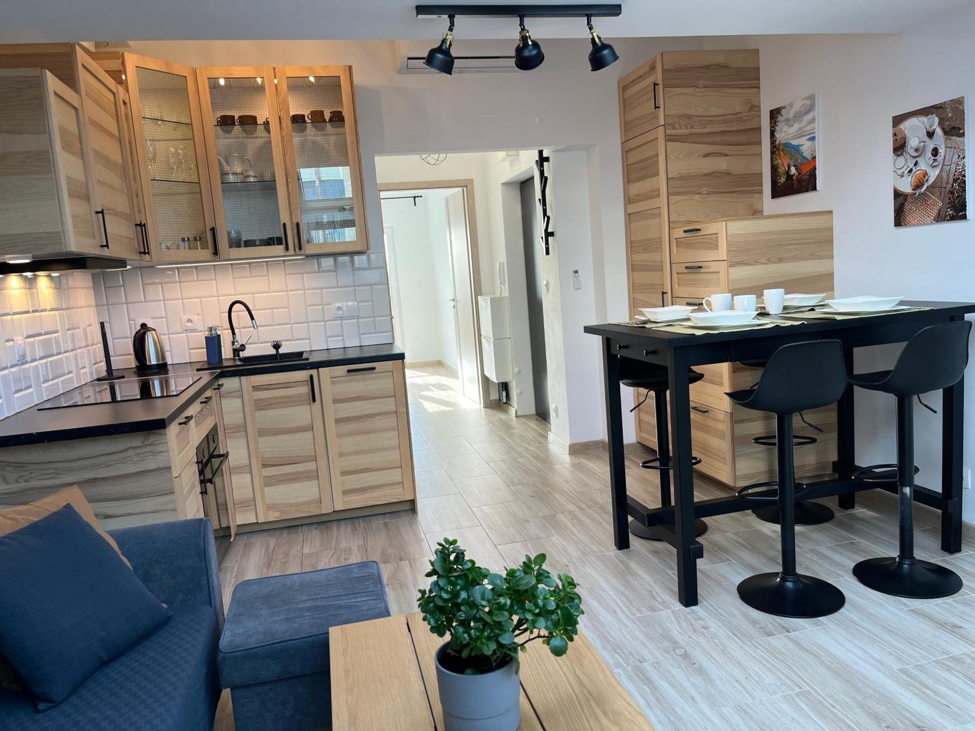 Feelhome With Kitchen