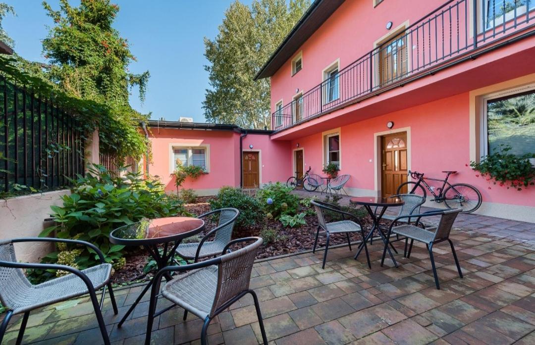 Rose Apartment