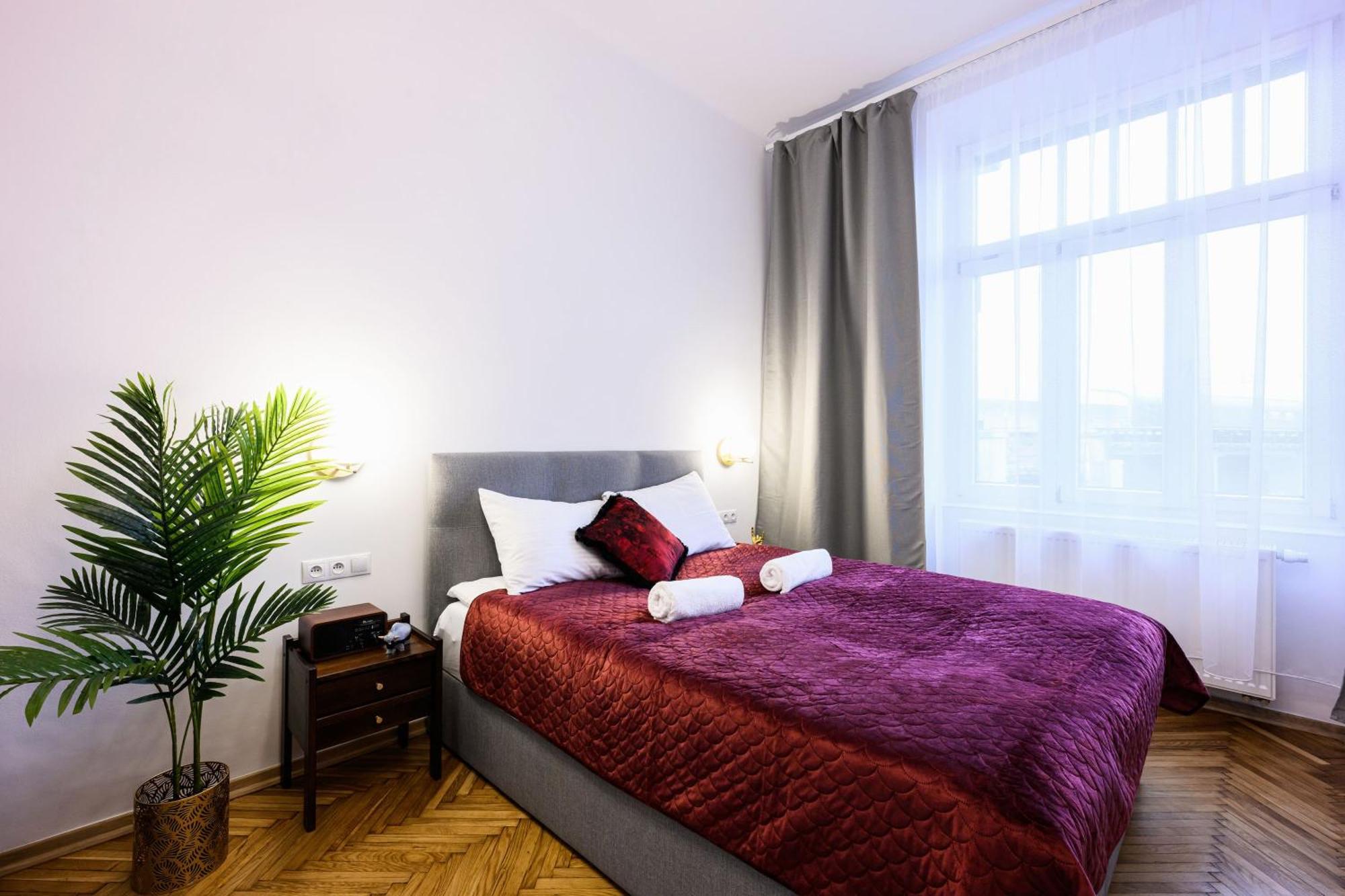 Unique Style Old Town - 25 Min From The Airport - By Homelike