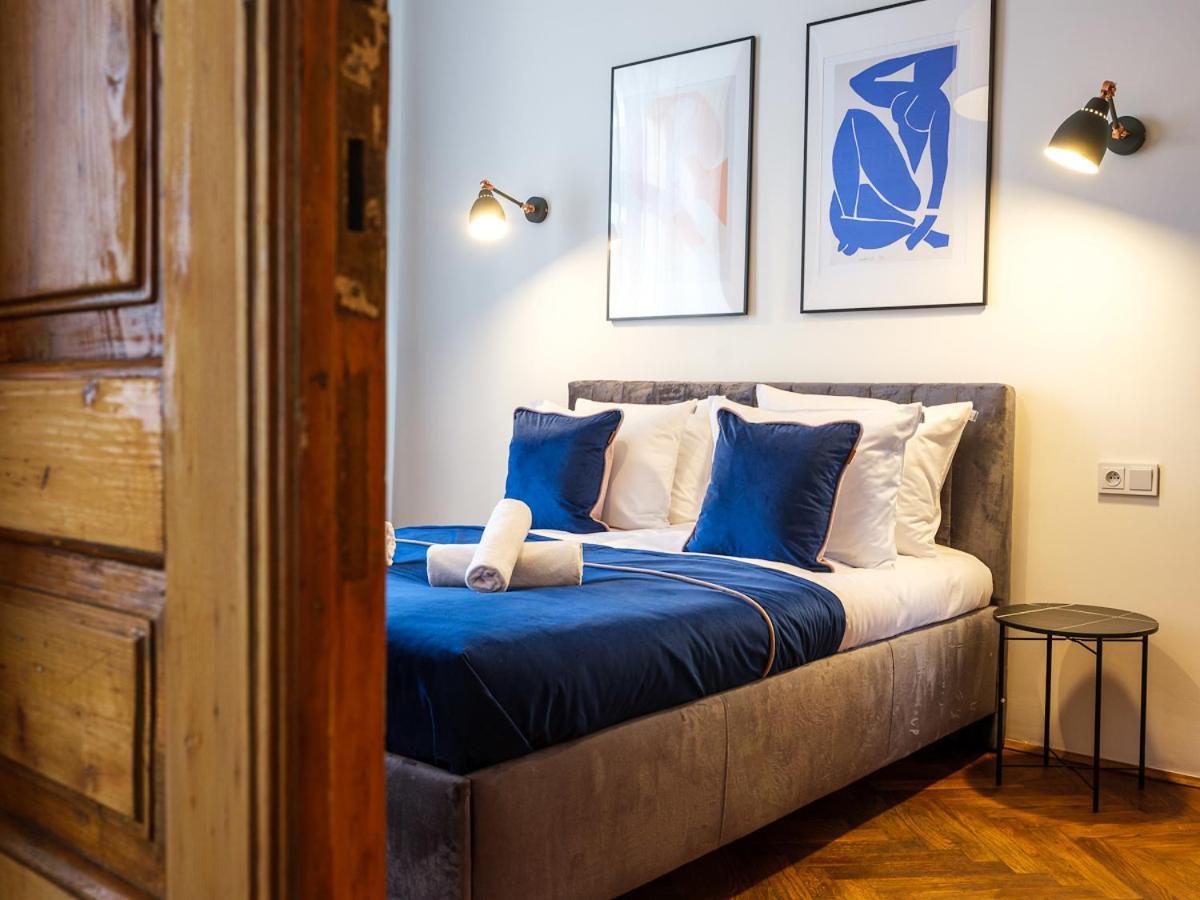 By Tyzenhauz Apartment *