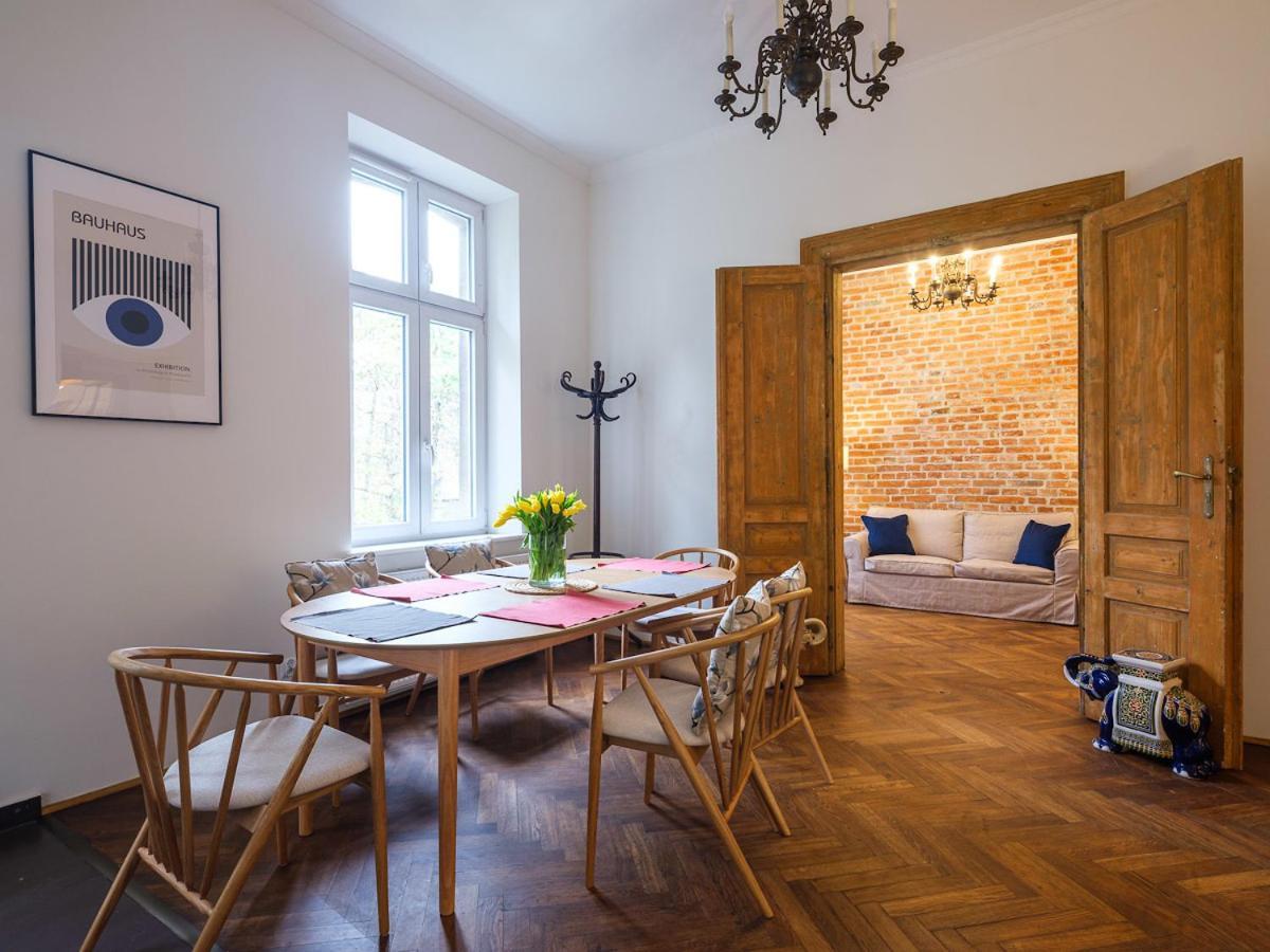 By Tyzenhauz Krakow