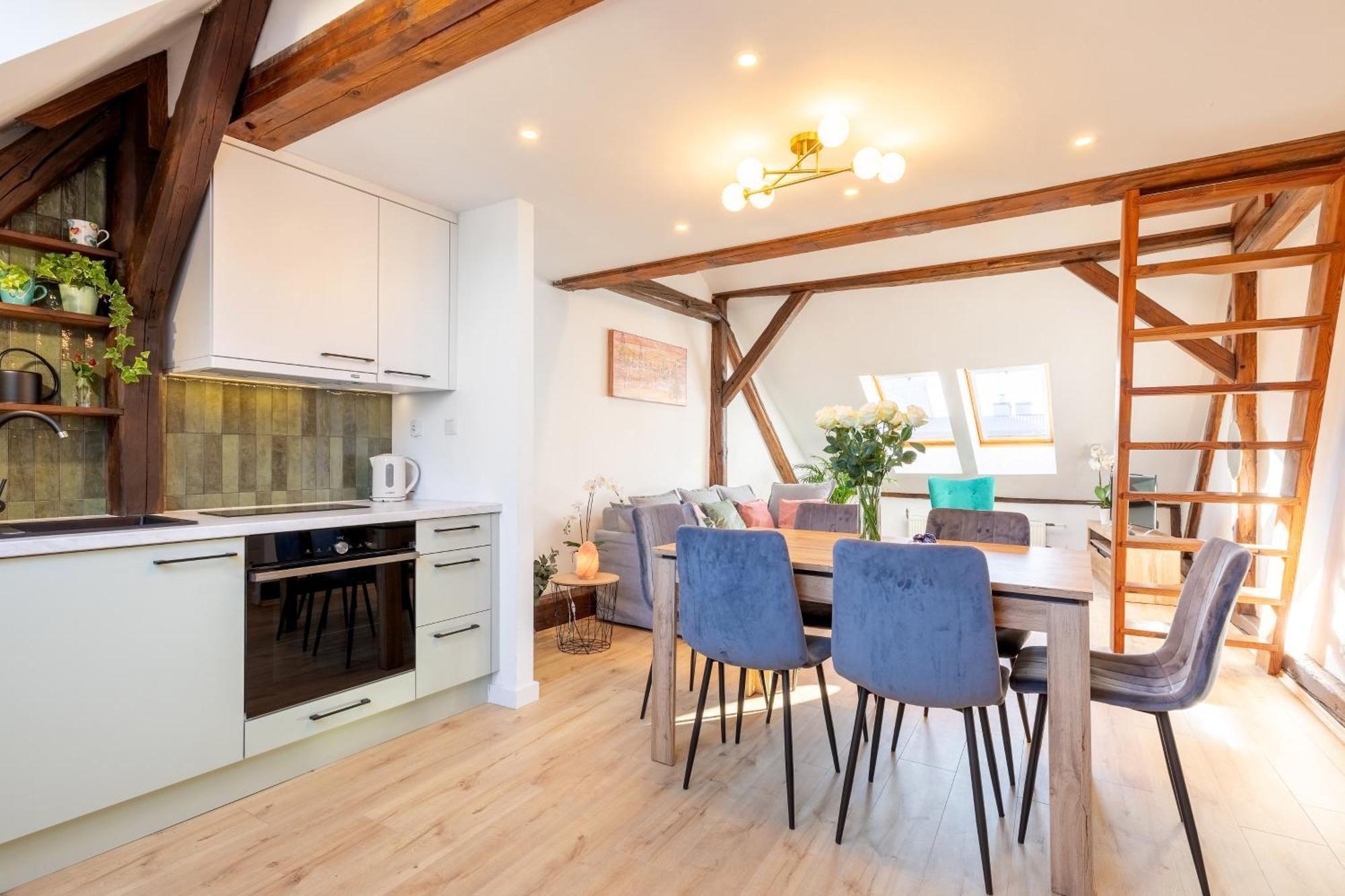 With Entresol Old Town Apartment