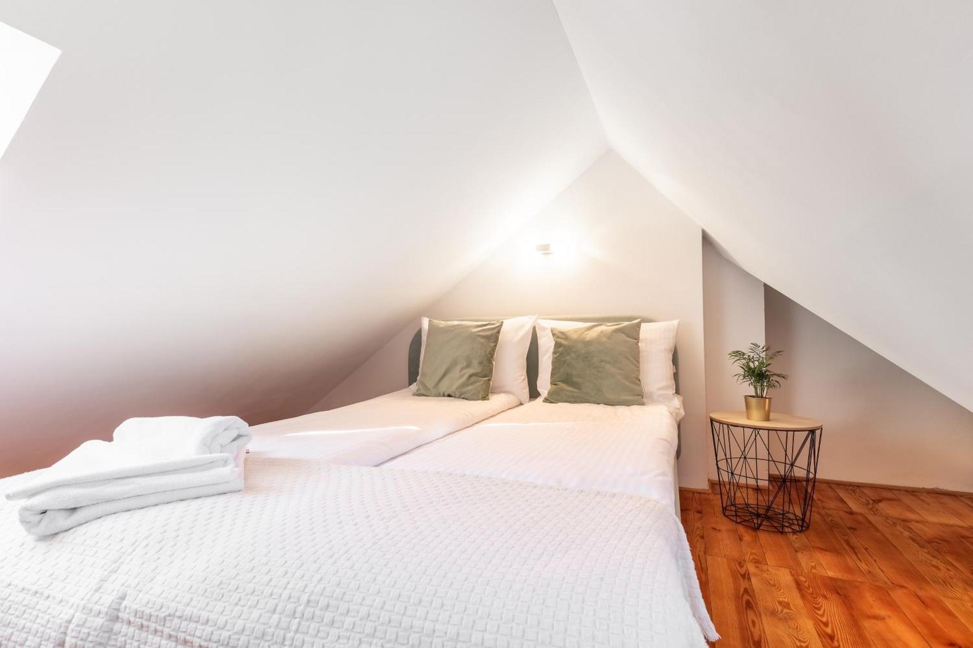 Apartment With Entresol Old Town
