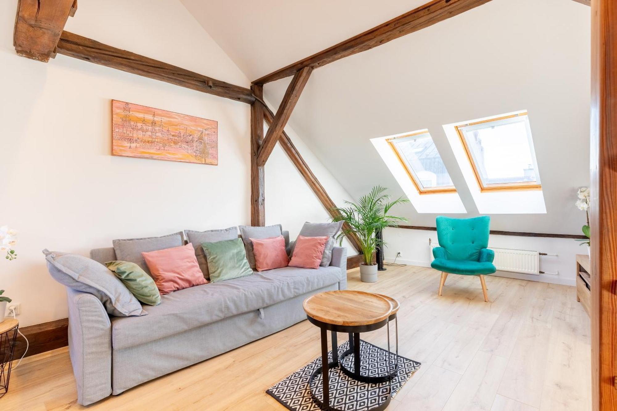 Apartment With Entresol Old Town