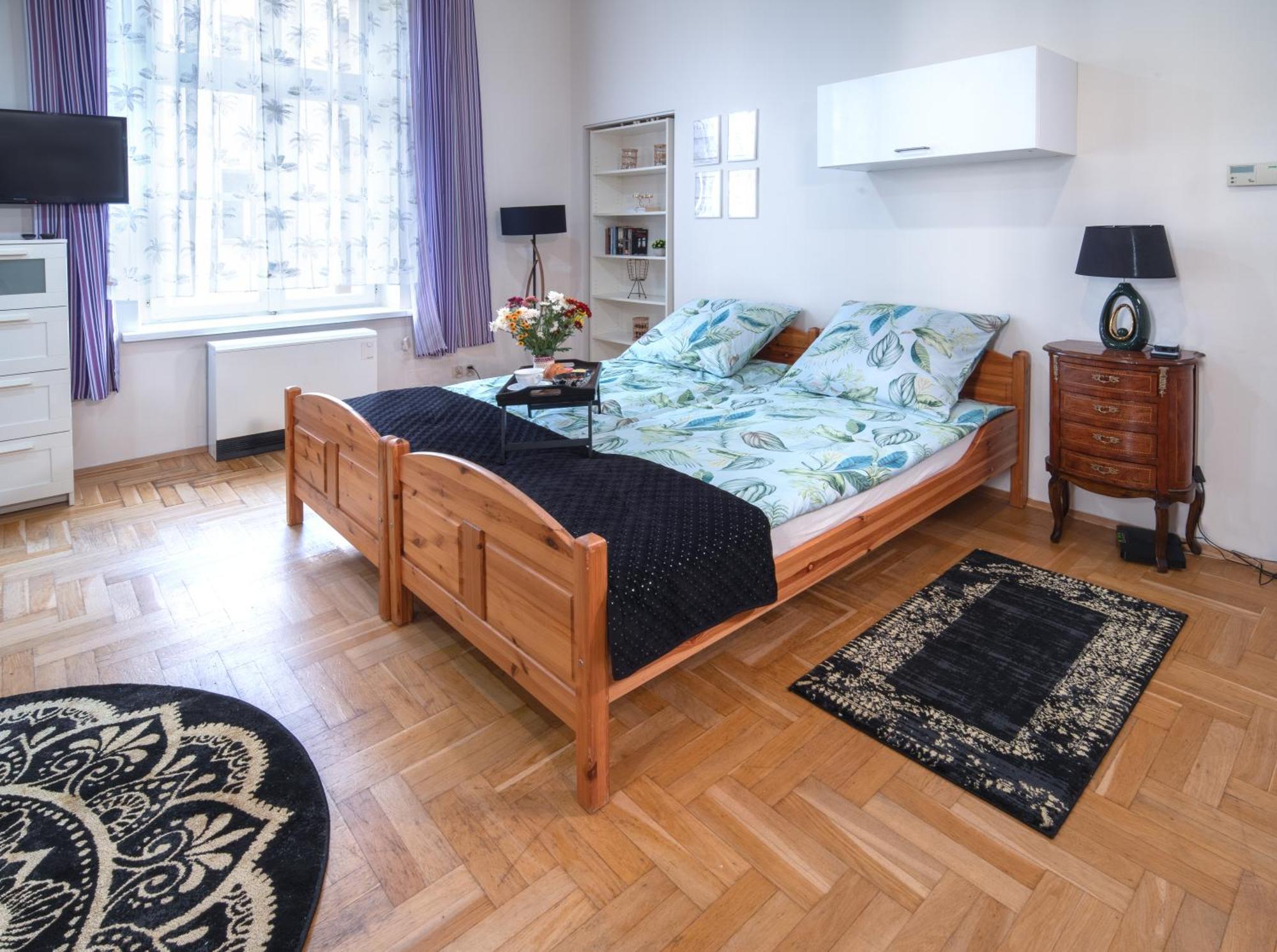 Cozy Rachel-near Rynek Netflix *