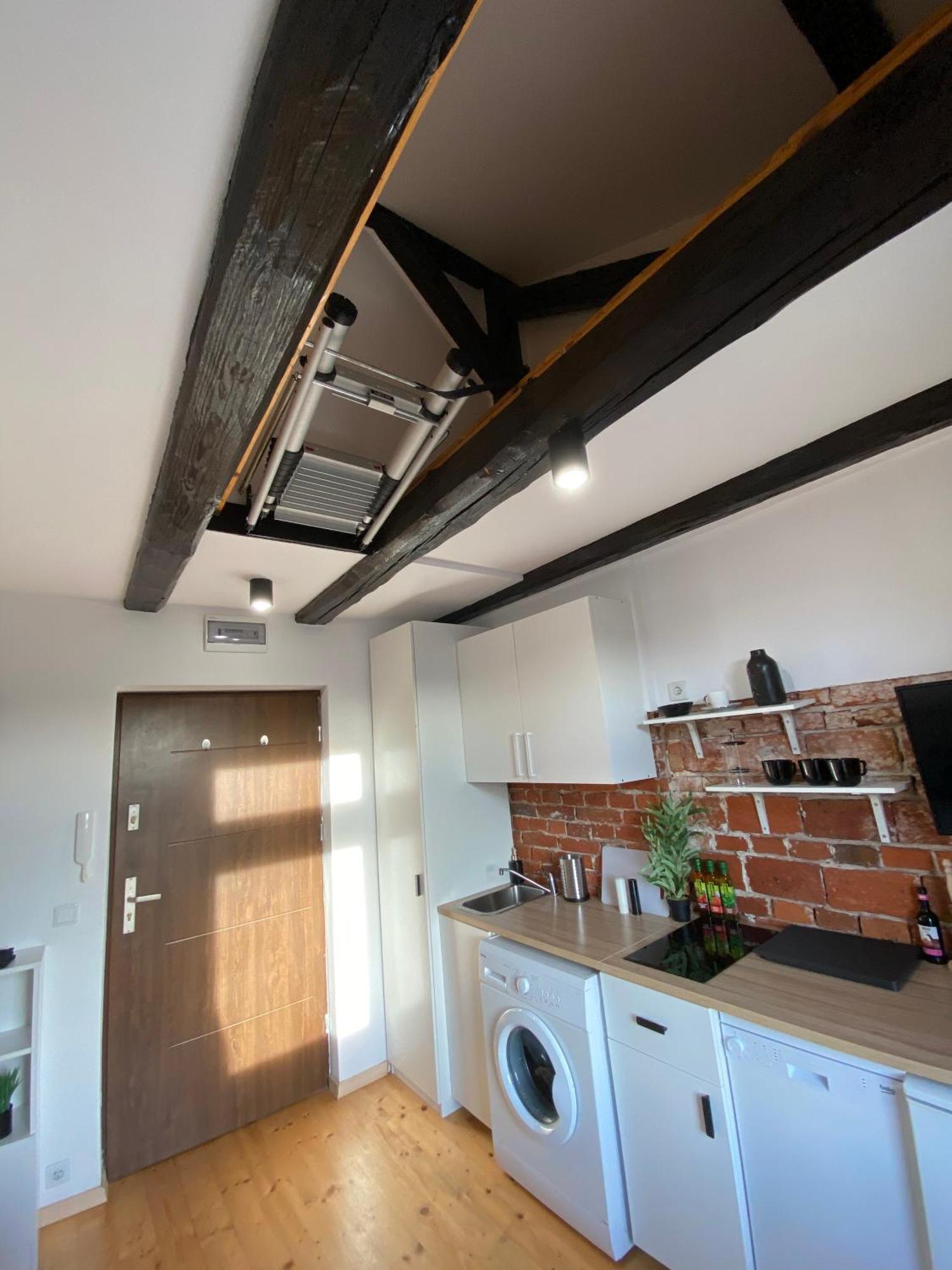 Apartment High Five *