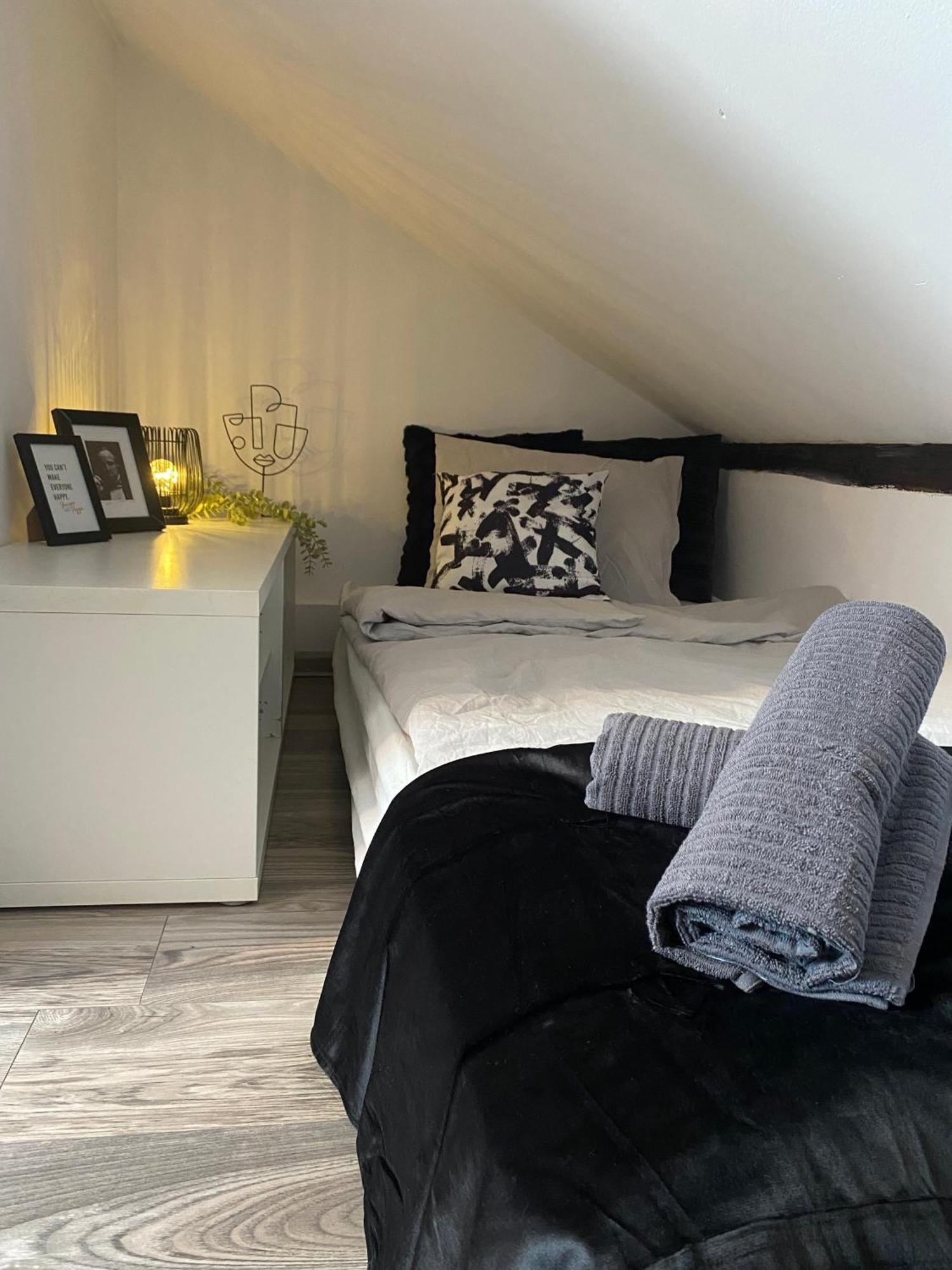 High Five Apartment *