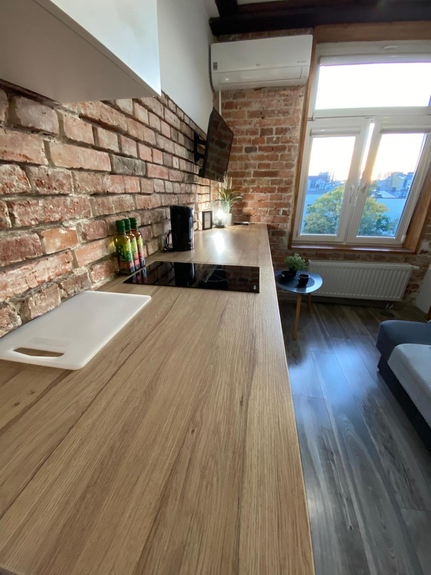 High Five Apartment *