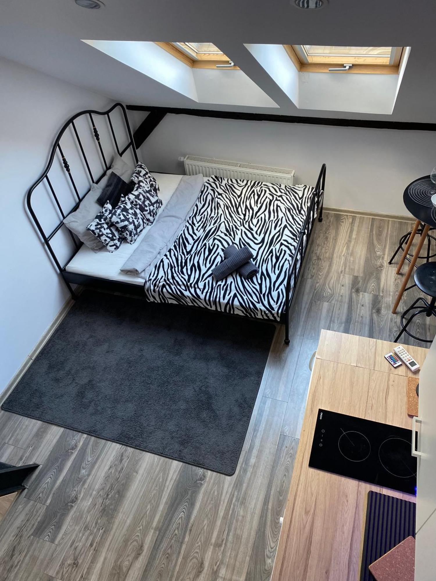 High Five Apartment *
