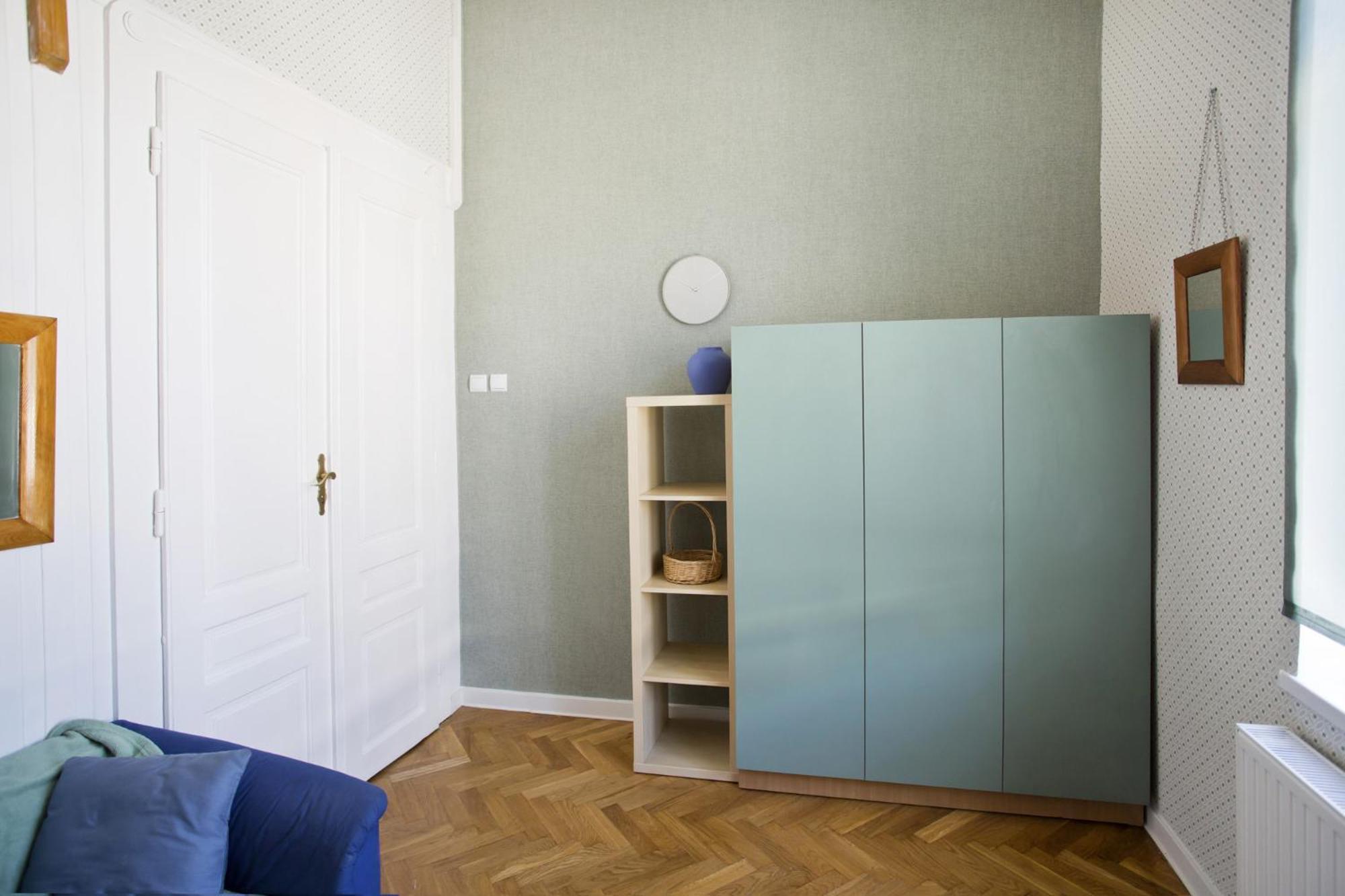 Large Next To Main Station - 85 M2 Apartment *