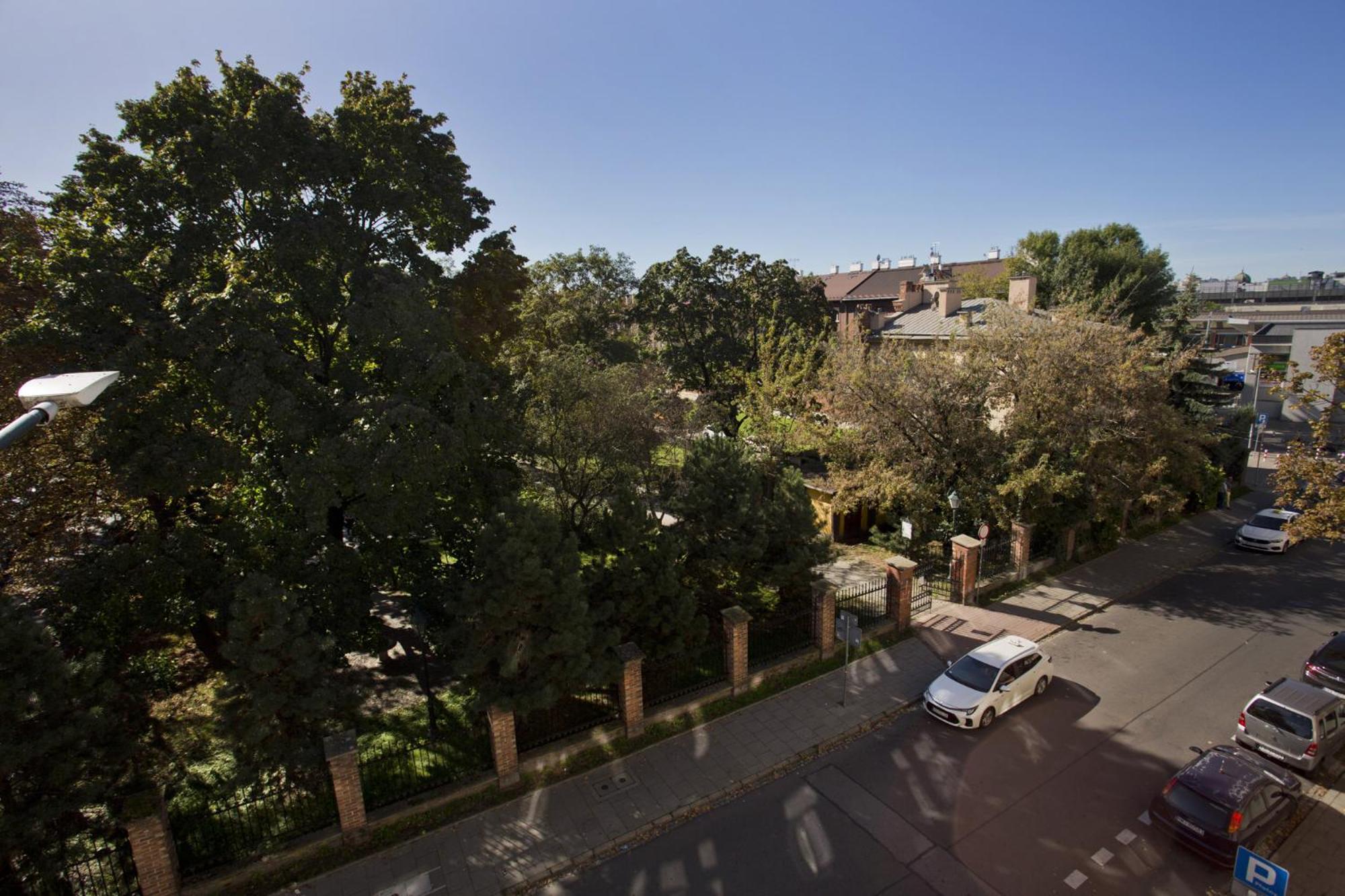 Apartment Large Next To Main Station - 85 M2