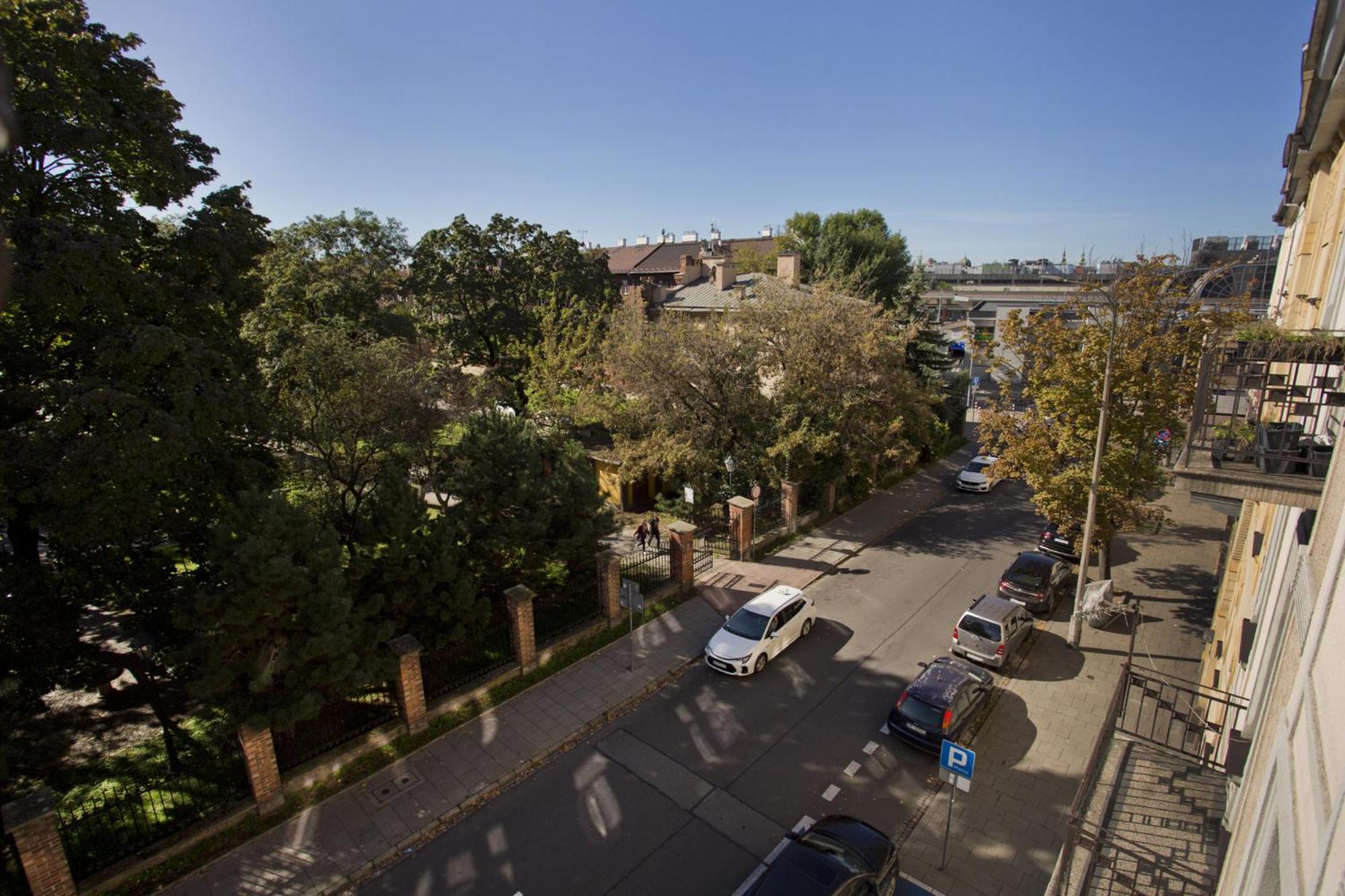 Large Next To Main Station - 85 M2 Krakow