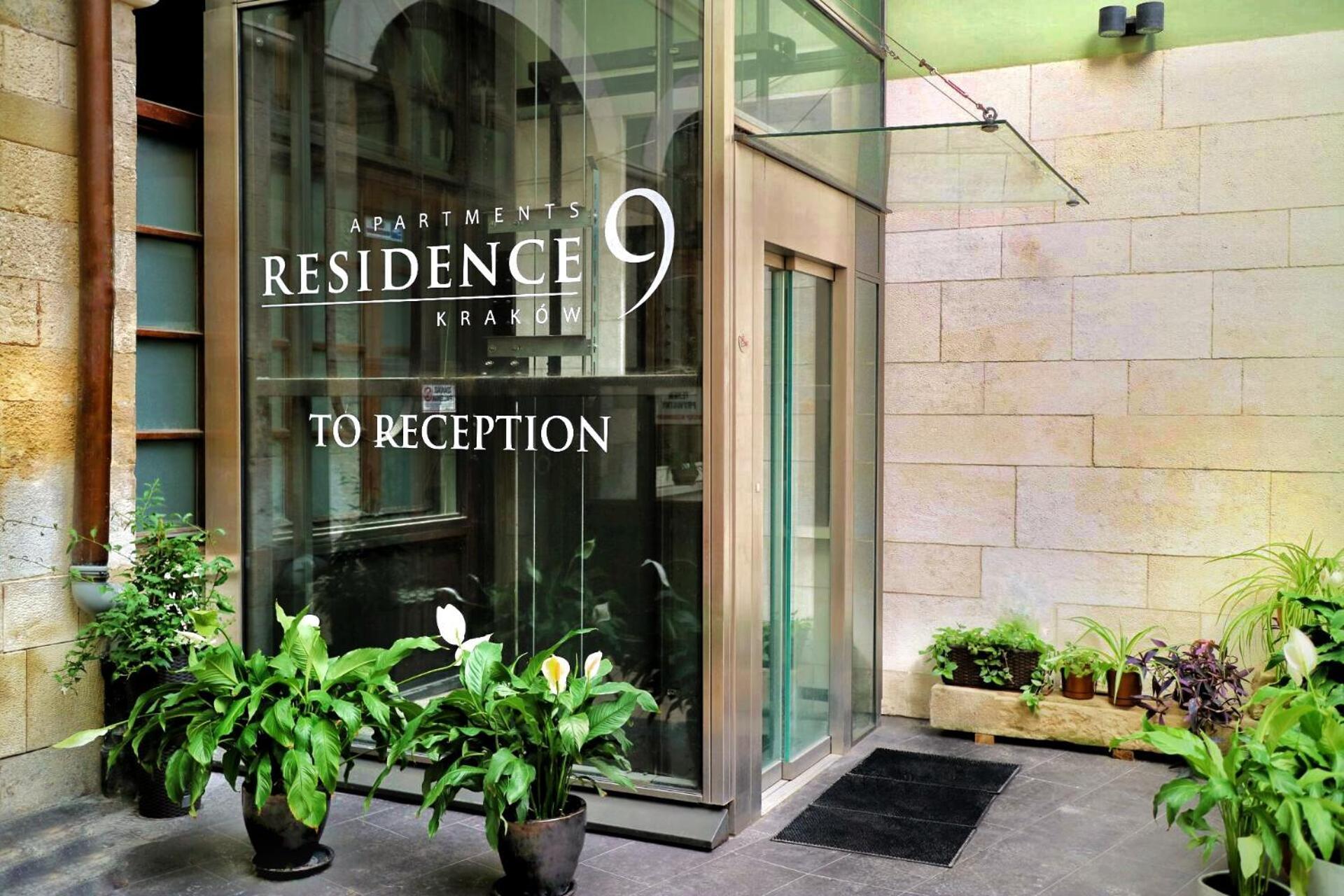 9 Aparthotel *