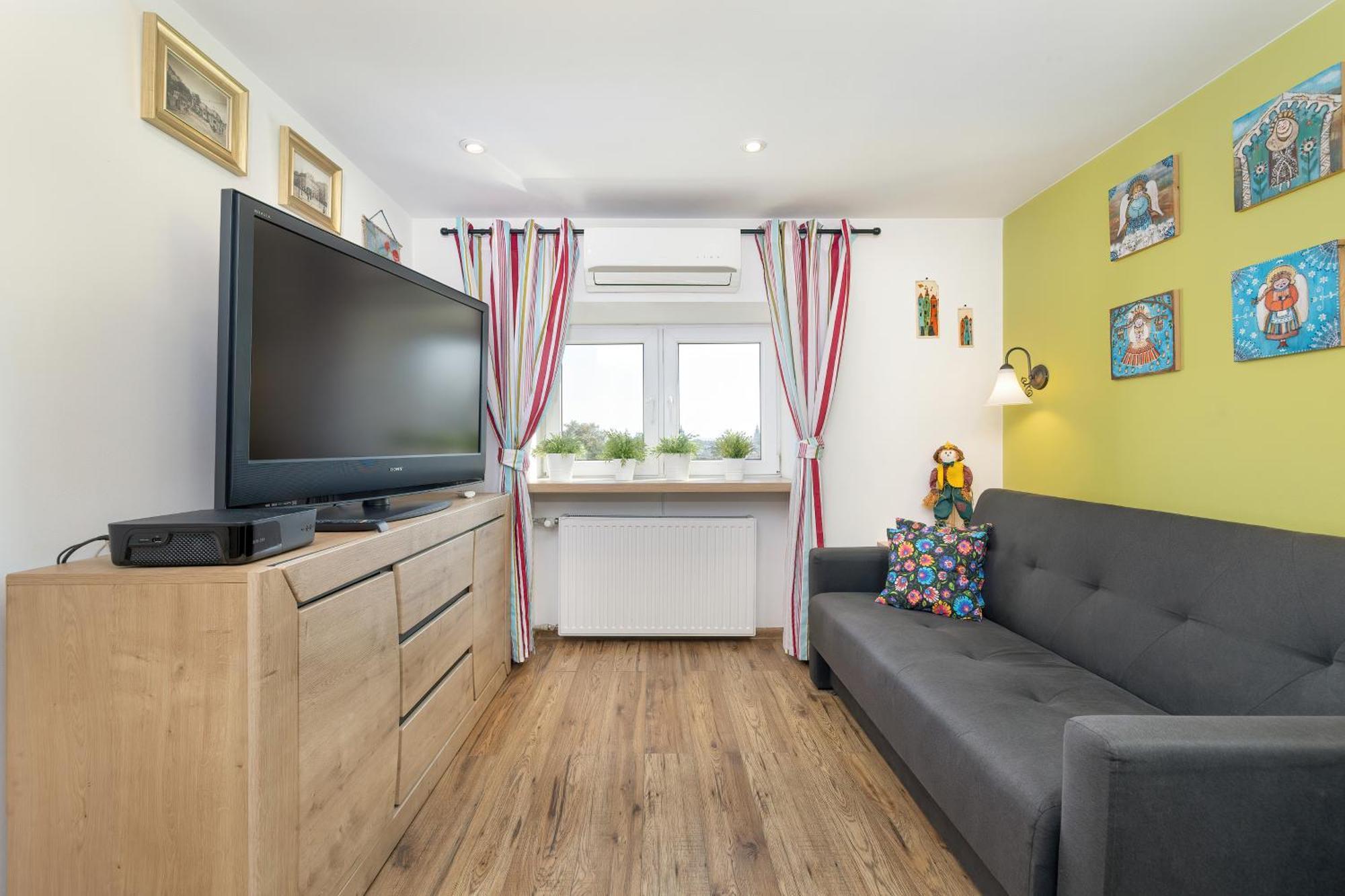 Slowacki Avenue Family Cracow By Renters Apartment *