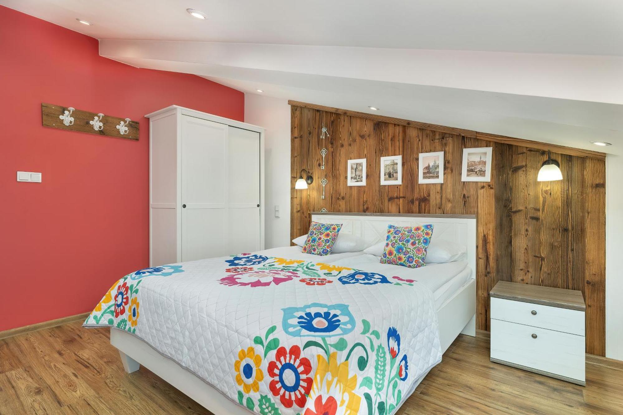 Slowacki Avenue Family Cracow By Renters Apartment