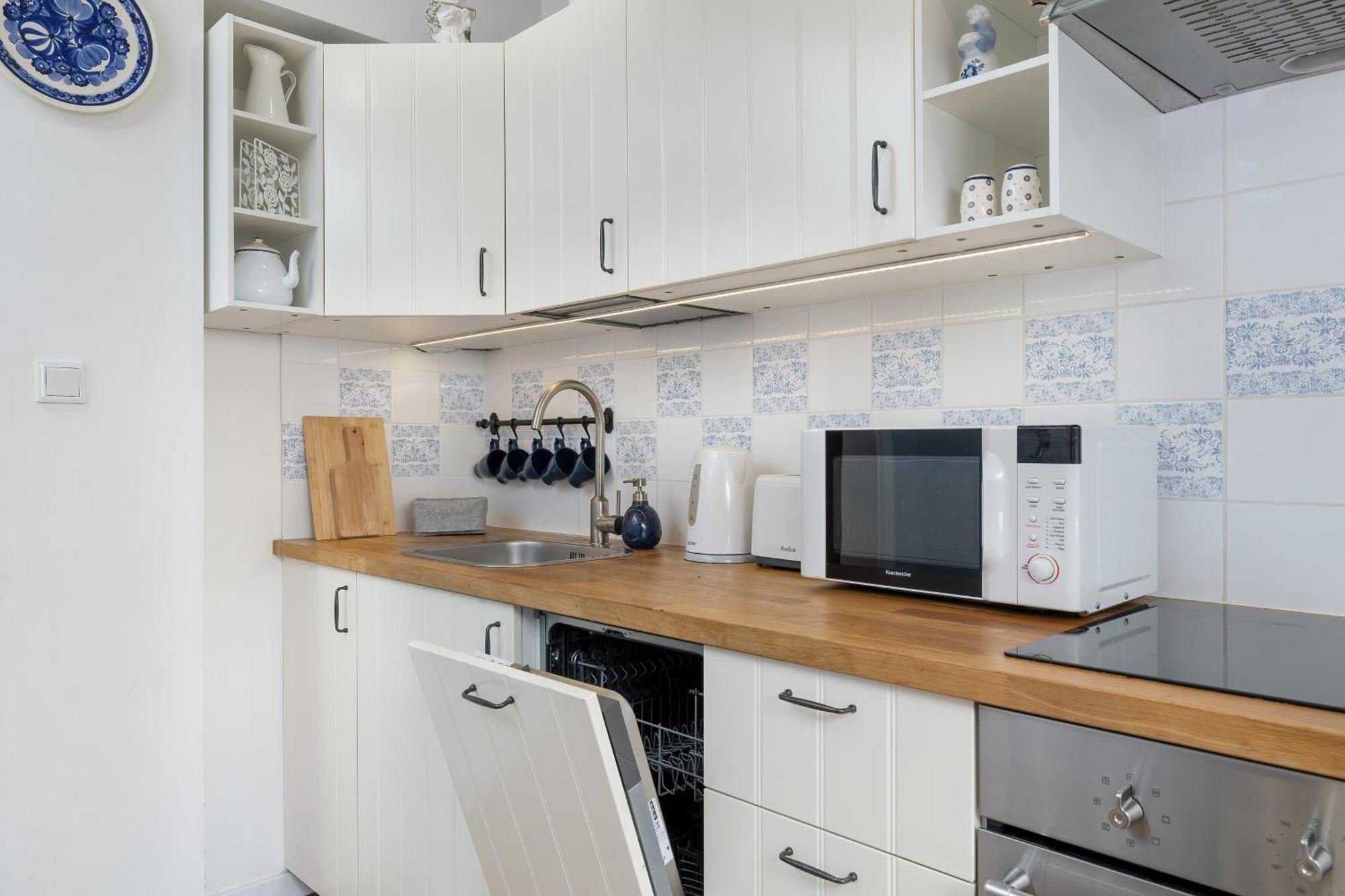Slowacki Avenue Family Cracow By Renters Apartment