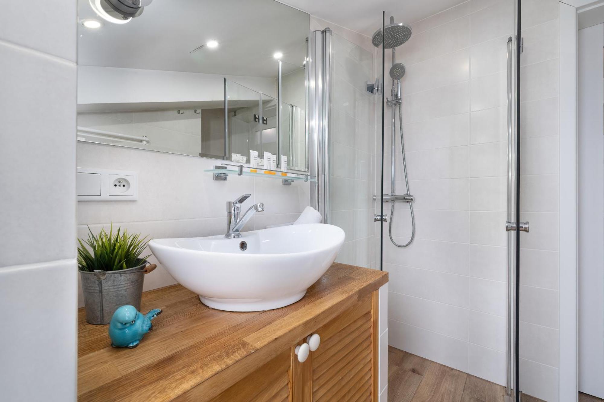 Slowacki Avenue Family Cracow By Renters Apartment *