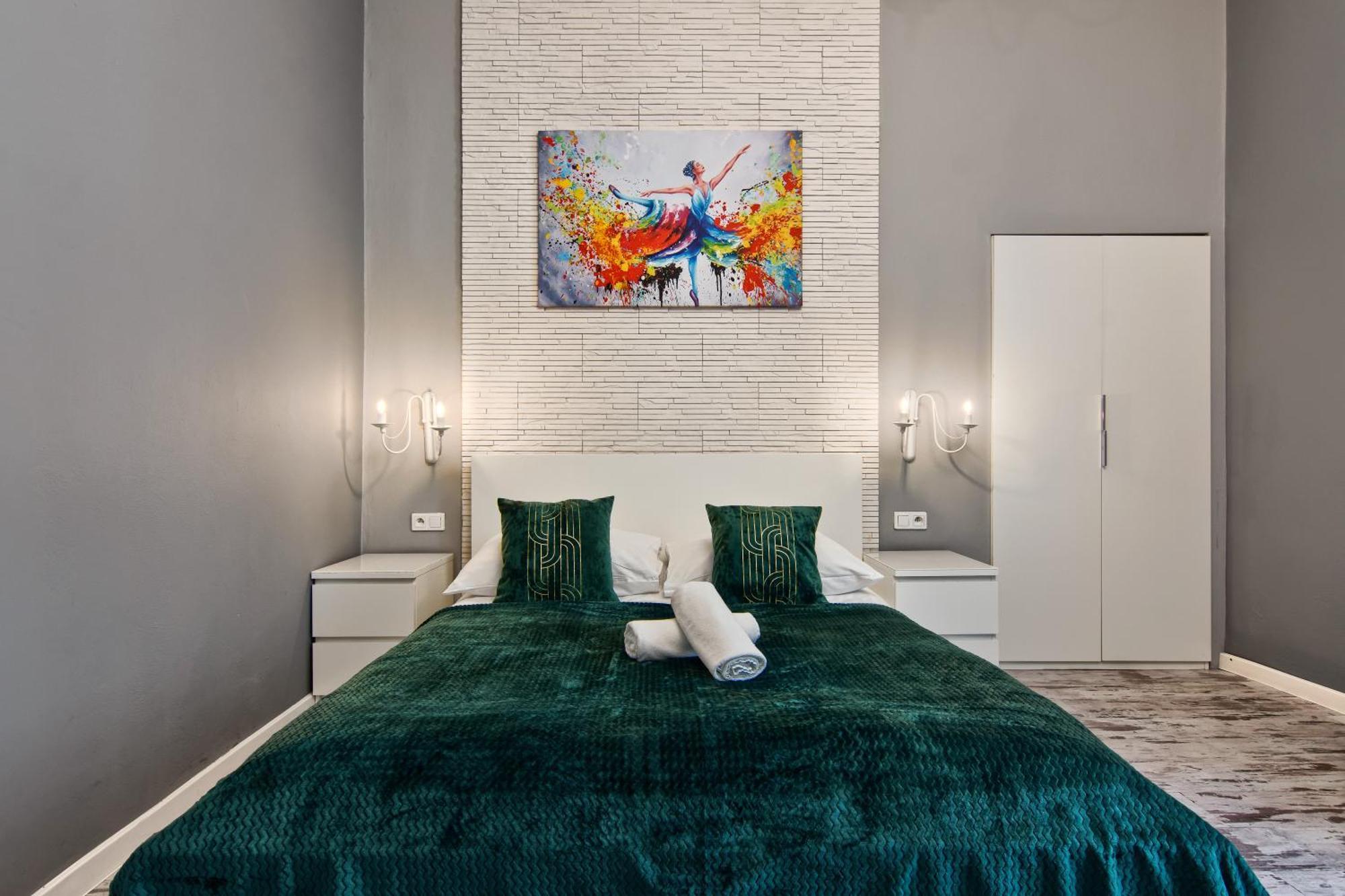 Mikołajska 5 *