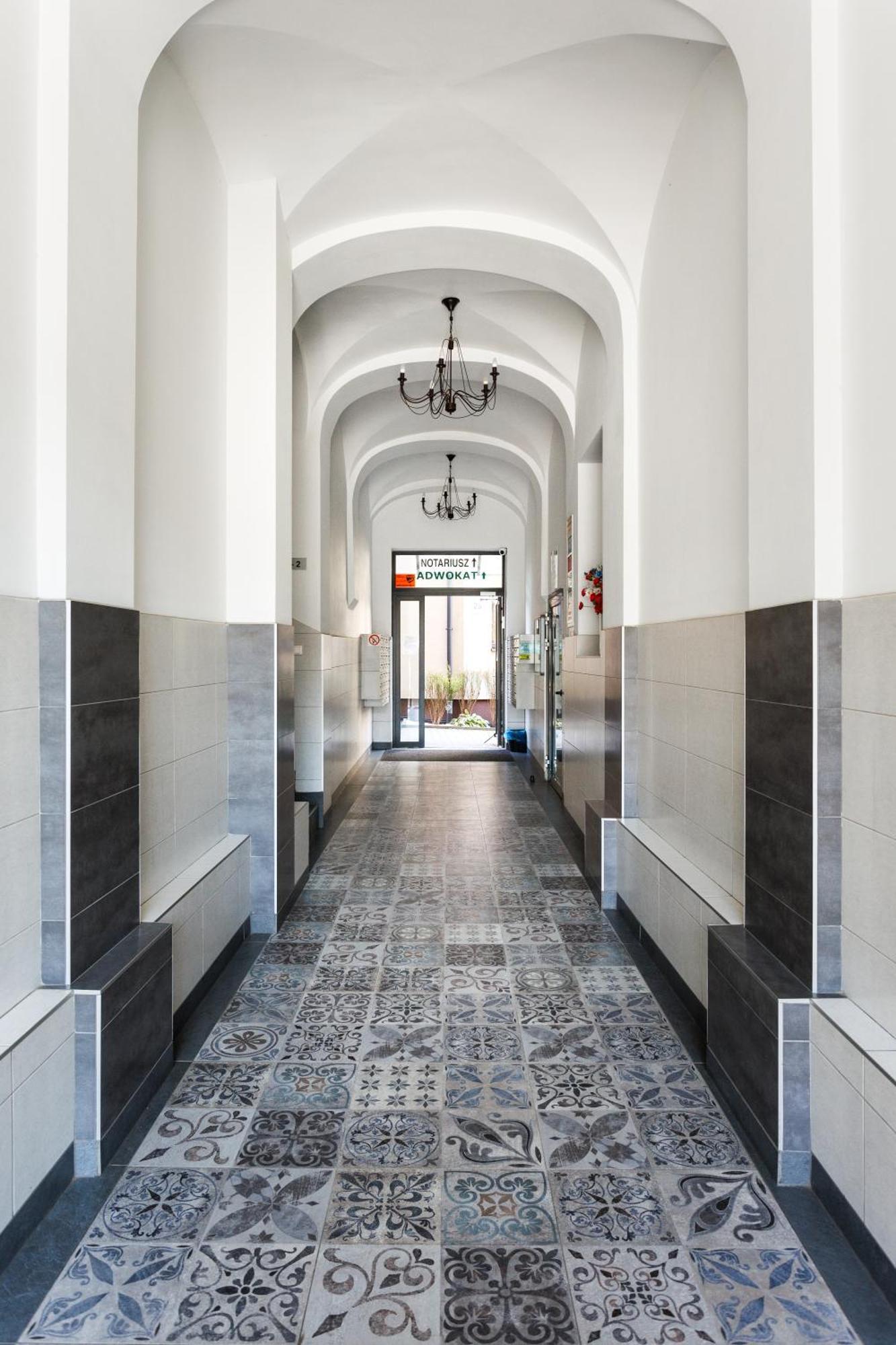 Of The Kings-edith Apartment *