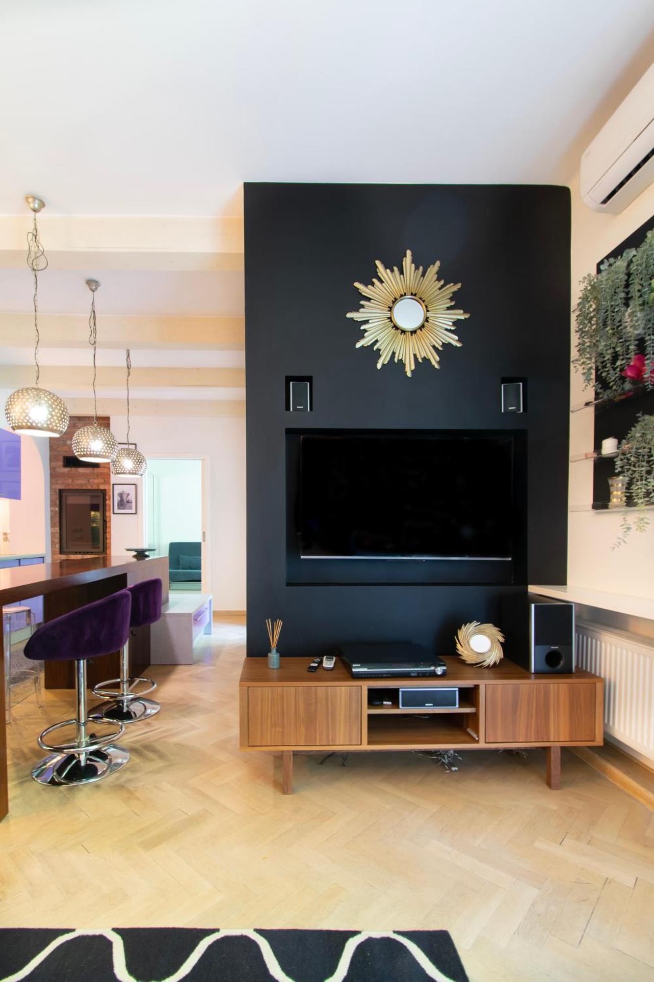 Spacious 3br With Ac In Living Room, 2 Balconies *